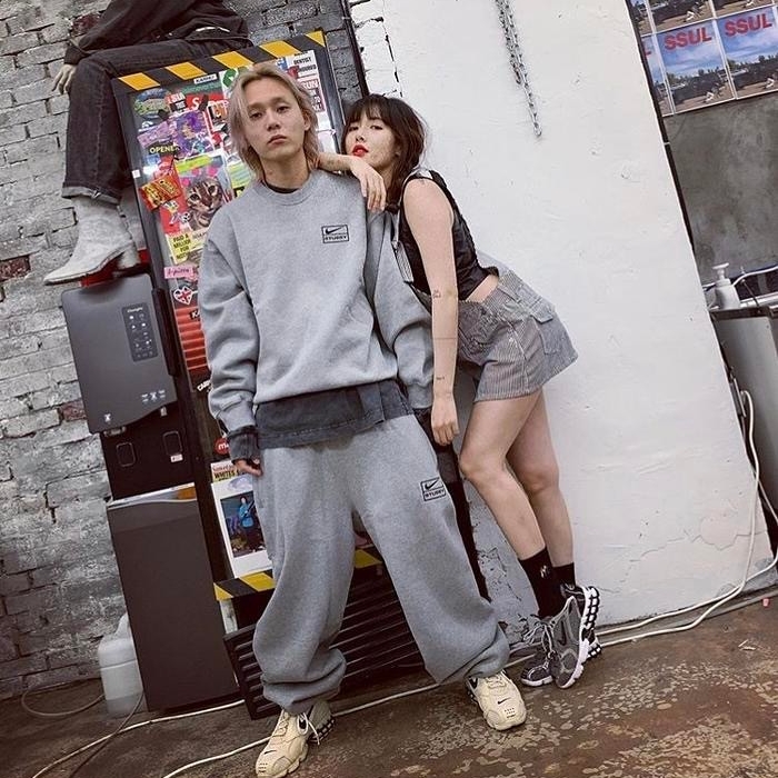 Nike x Stussy NRG Fleece Pants Dark Grey Heather (DO9340-063) 착용 스타일 - 2