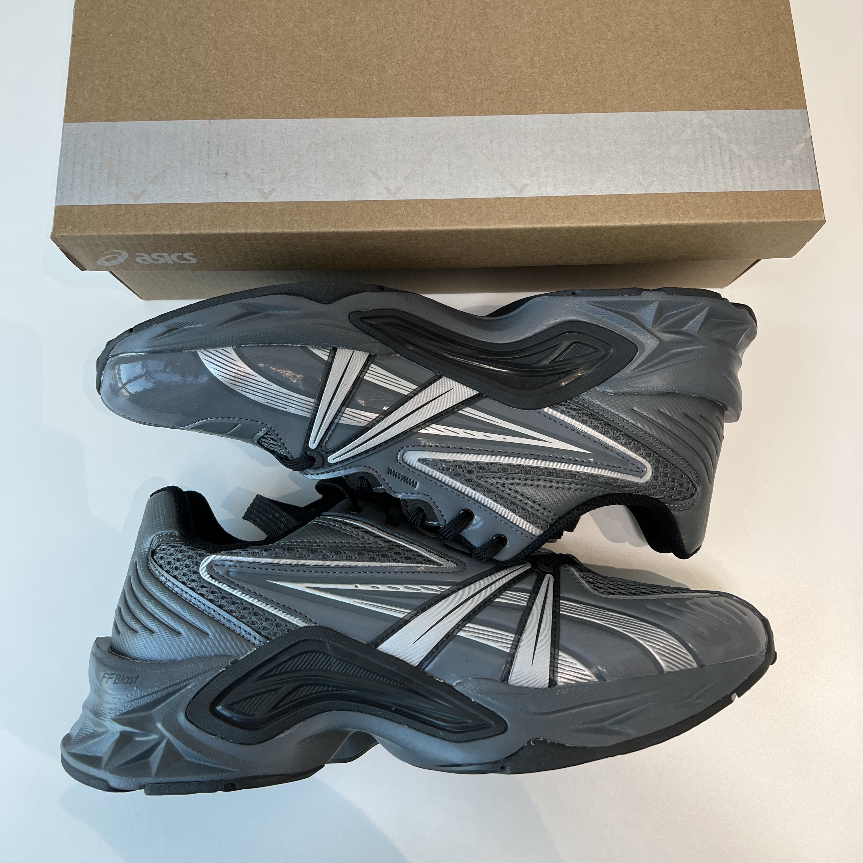 Asics HN2-S Protoblast Steel Grey 착용 스타일 - 1