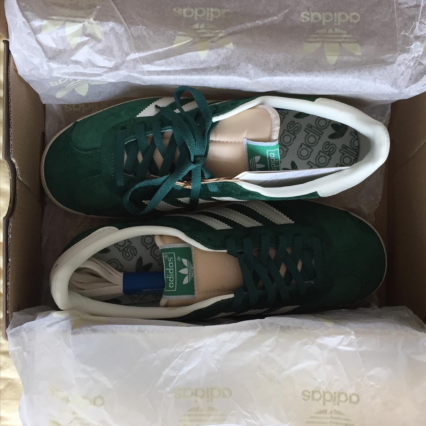 Adidas Gazelle Dark Green Cream White 착용 스타일 - 2