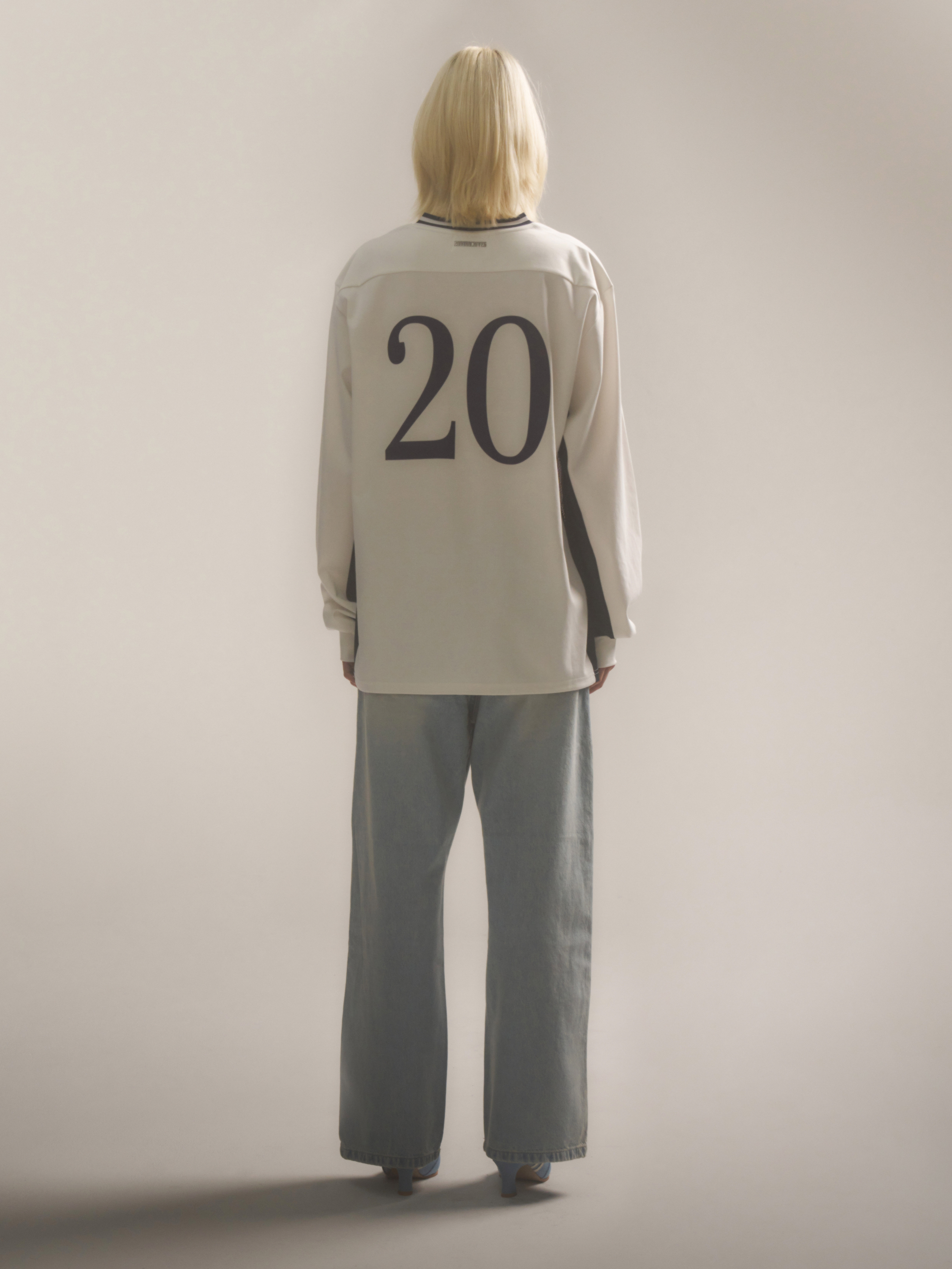 2000Archives Oversized Sporty T-Shirt White Pink 착용 스타일 - 3
