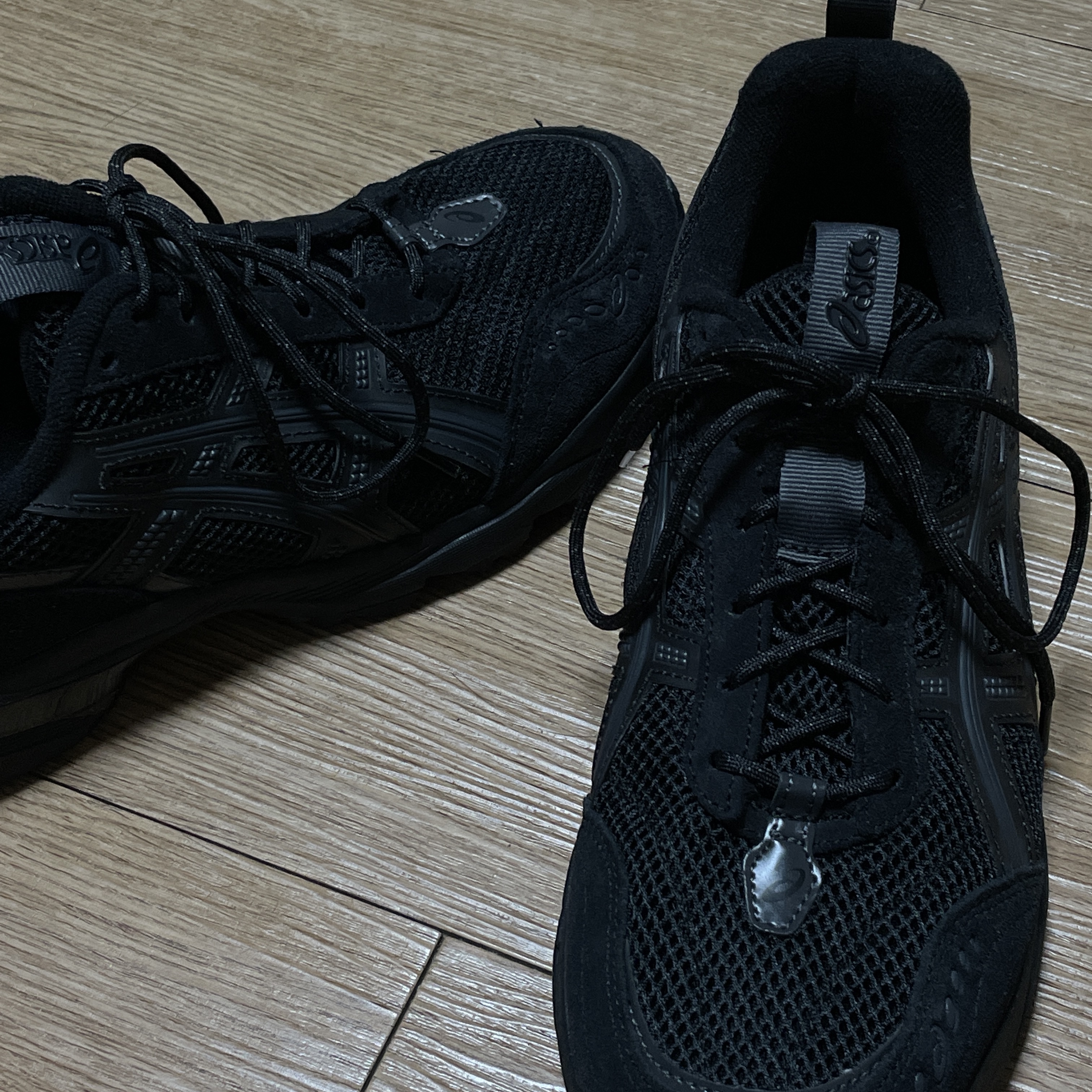 Asics Gel-1090 V2 Black 착용 스타일 - 2