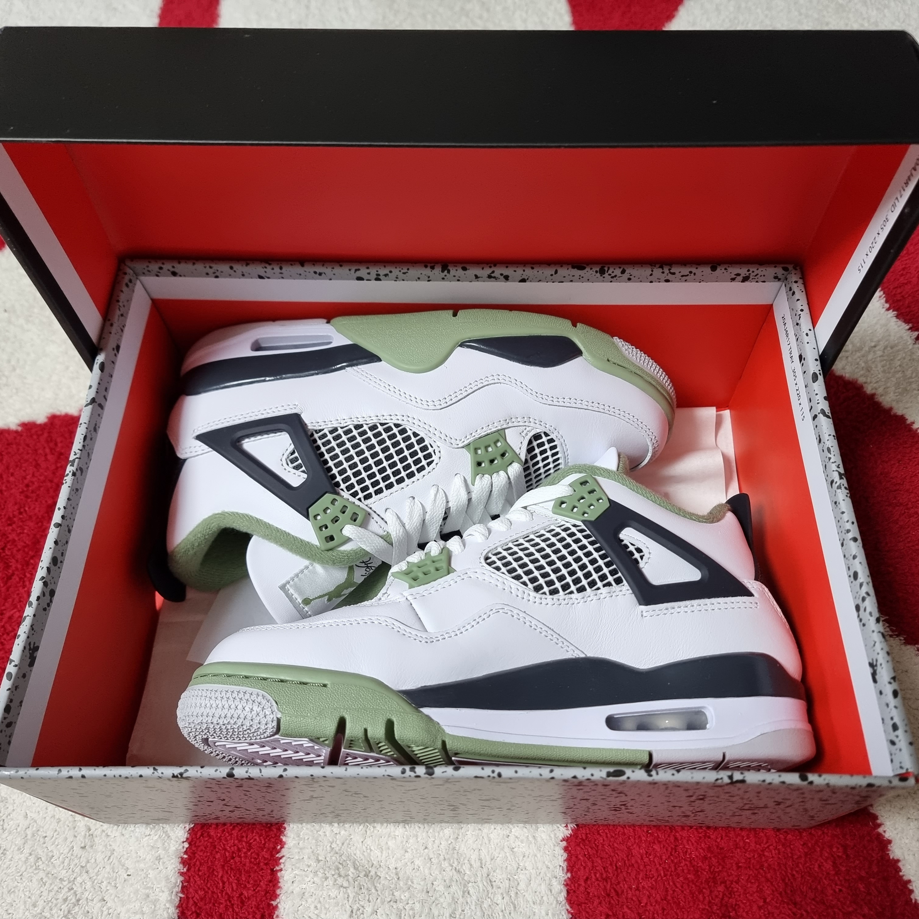 (W) Jordan 4 Retro Oil Green 착용 스타일 - 1