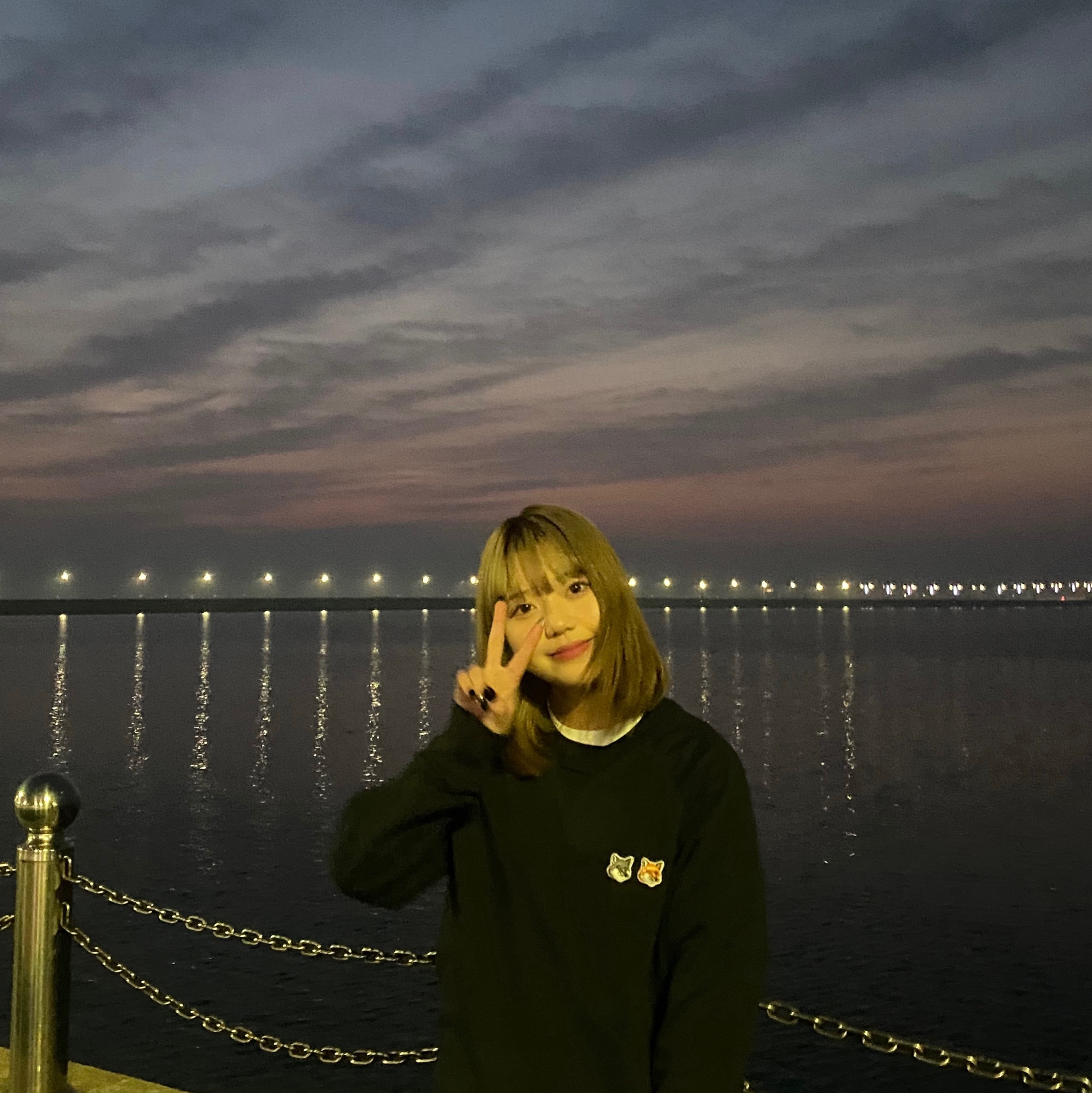 Maison Kitsune Double Fox Head Patch Classic Sweatshirt Anthracite 착용 스타일