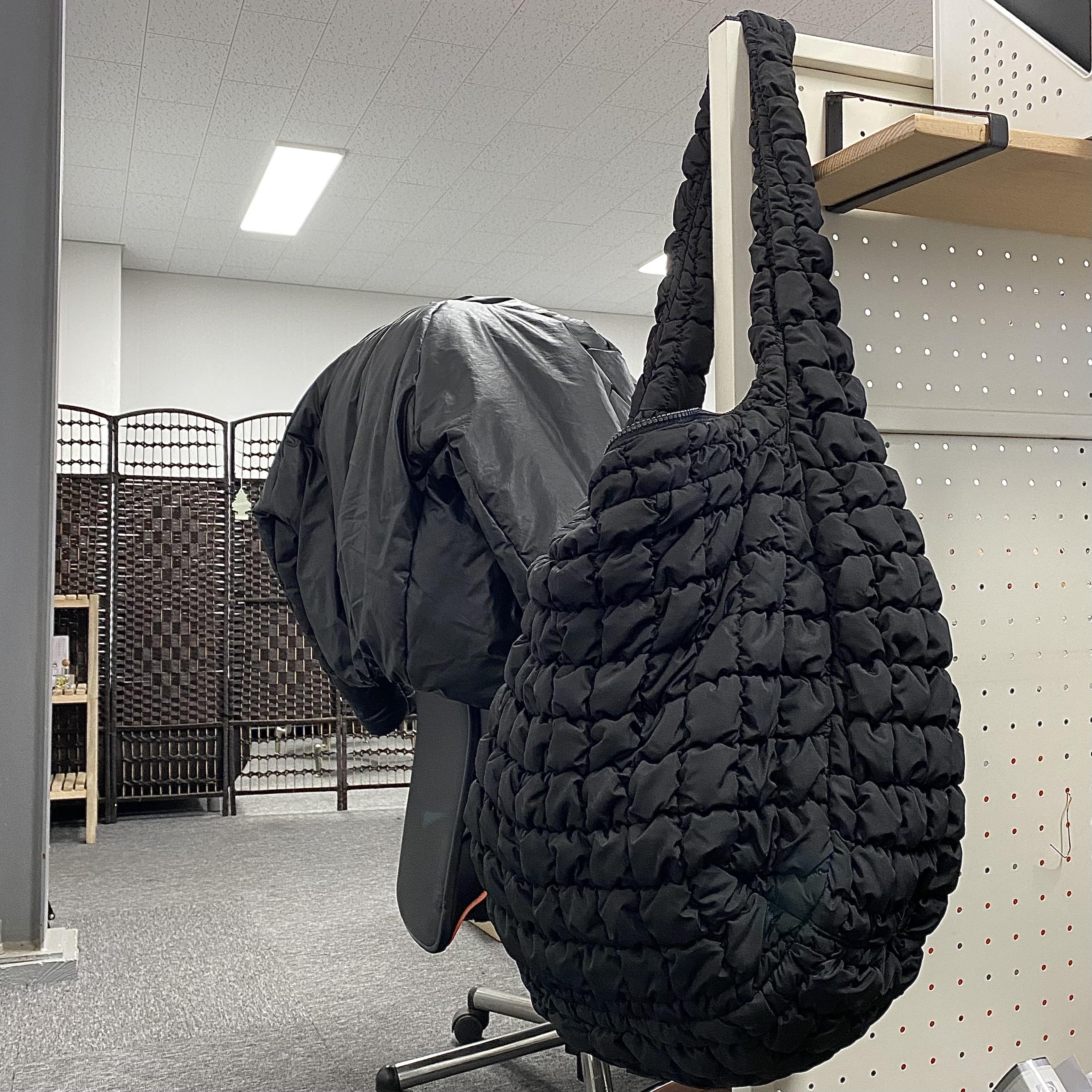 Yeezy Gap Round Jacket Black, COS Quilted Oversized Shoulder Bag Black 착용 스타일