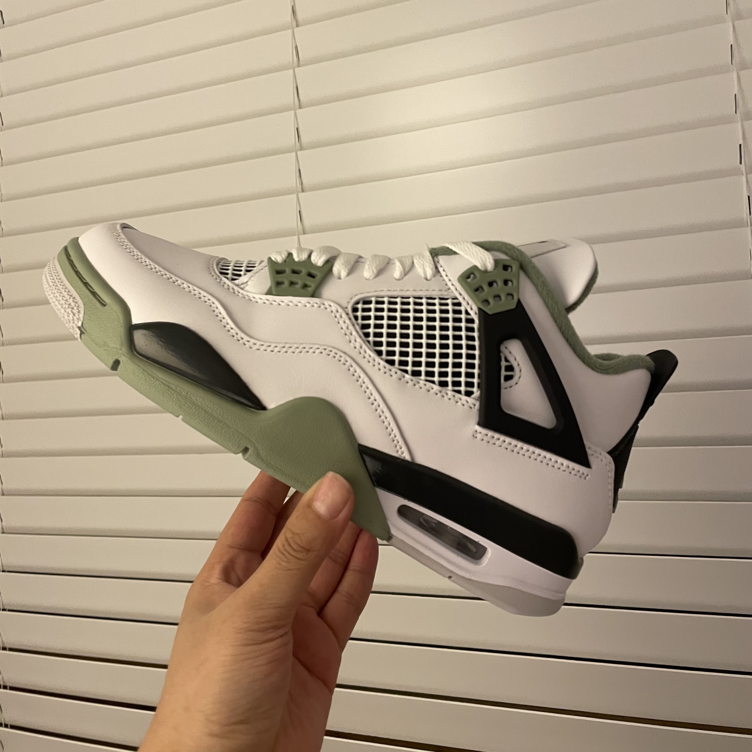 (W) Jordan 4 Retro Oil Green 착용 스타일 - 5