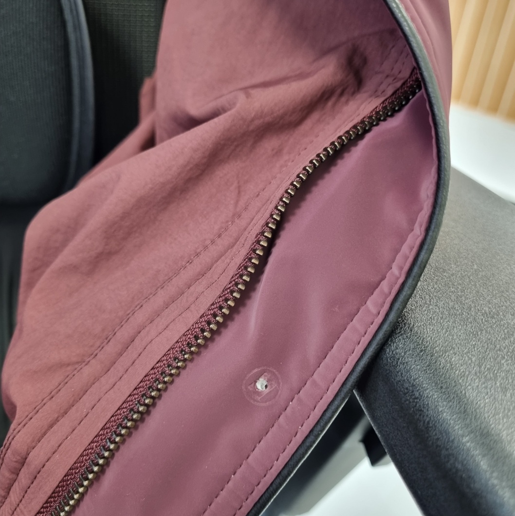 Ader Error Bant Jumper Burgundy 착용 스타일 - 1