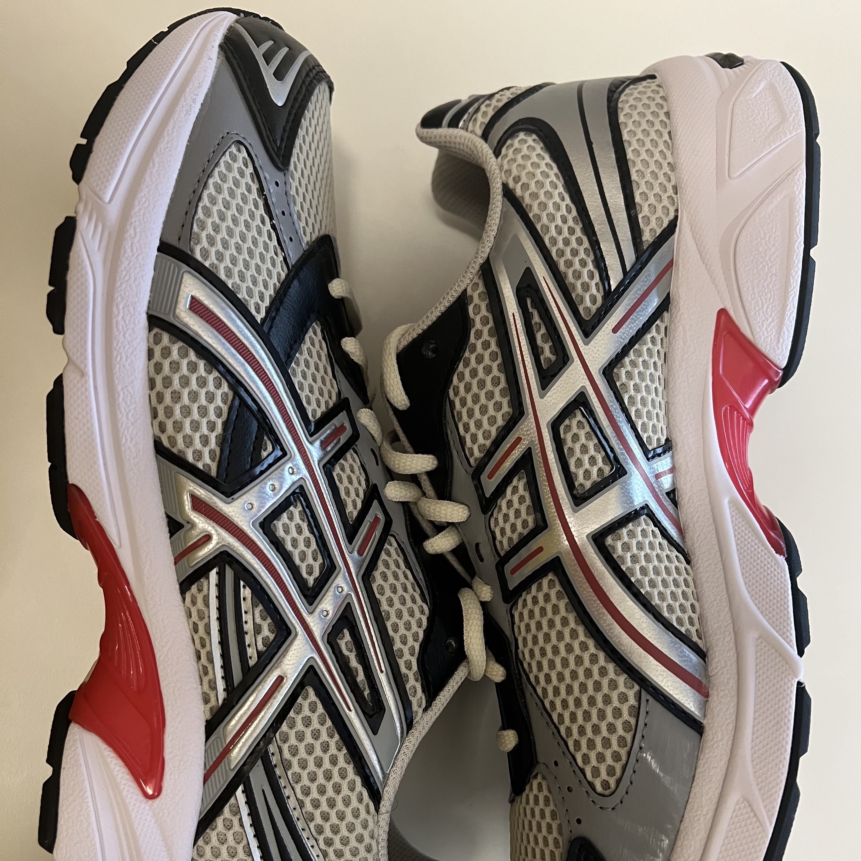 Asics Gel-1130 Smoke Grey Pure Silver 착용 스타일 - 2