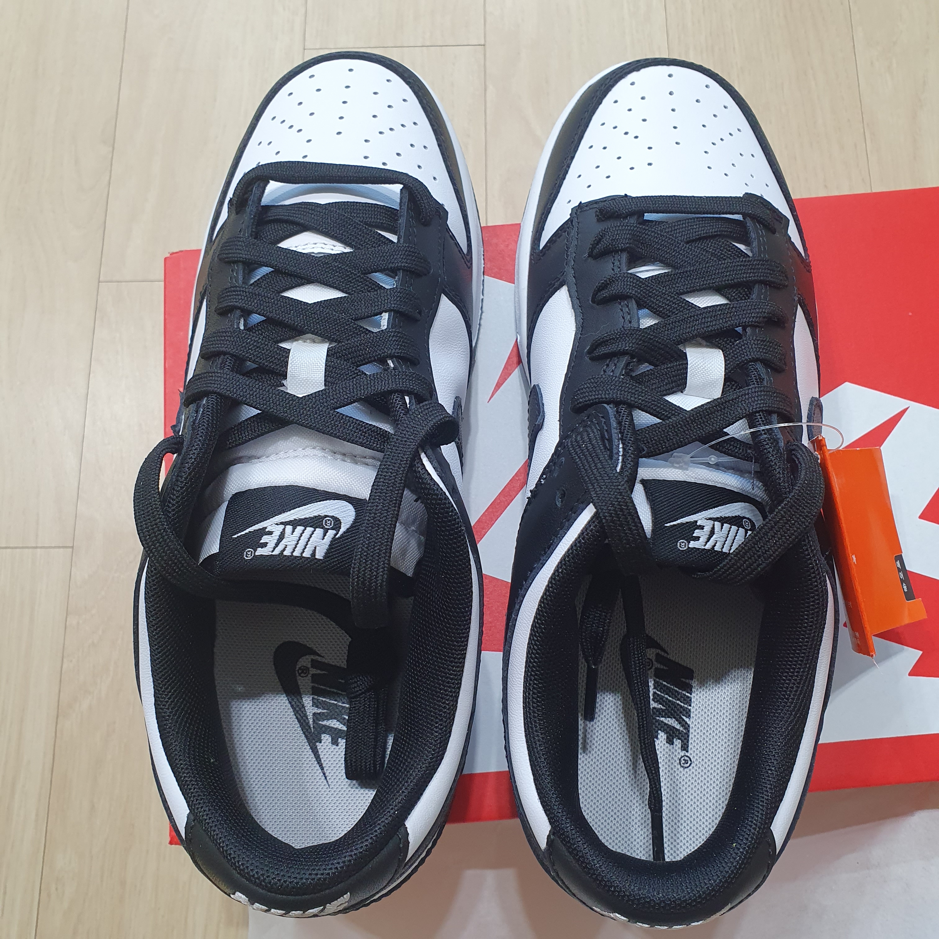 Nike Dunk Low Retro Black 착용 스타일 - 2