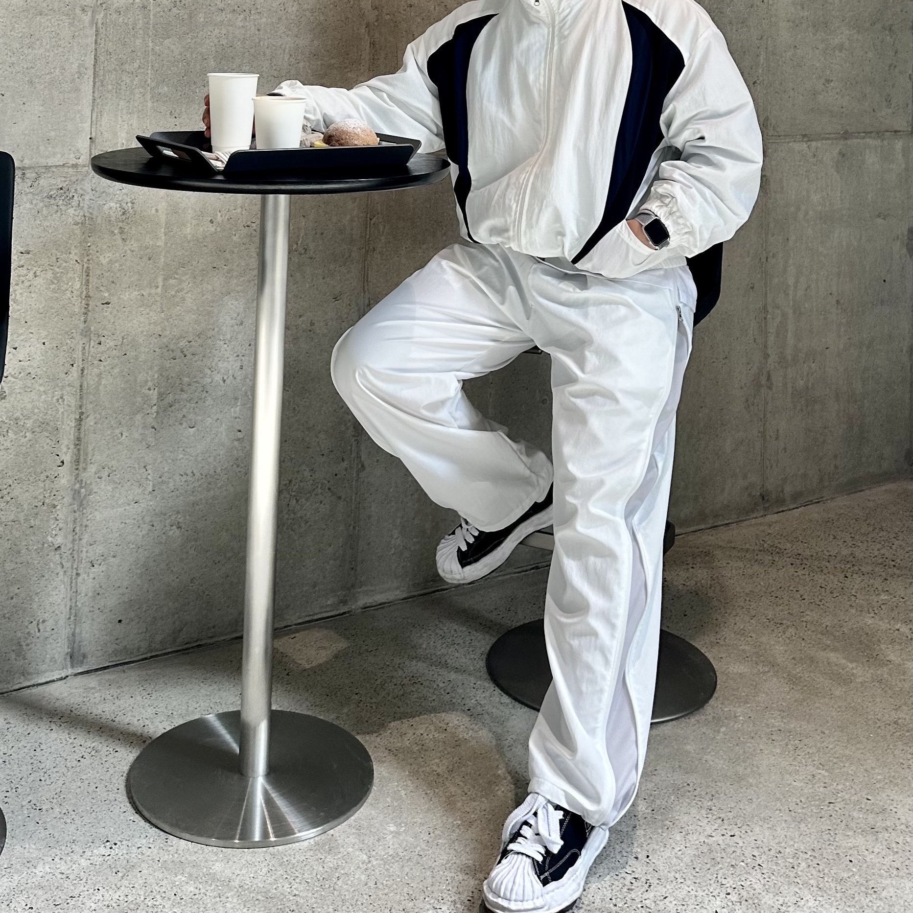 Maison Mihara Yasuhiro Blakey OG Sole Canvas Low-top Sneakers Black White 착용 스타일 - 2