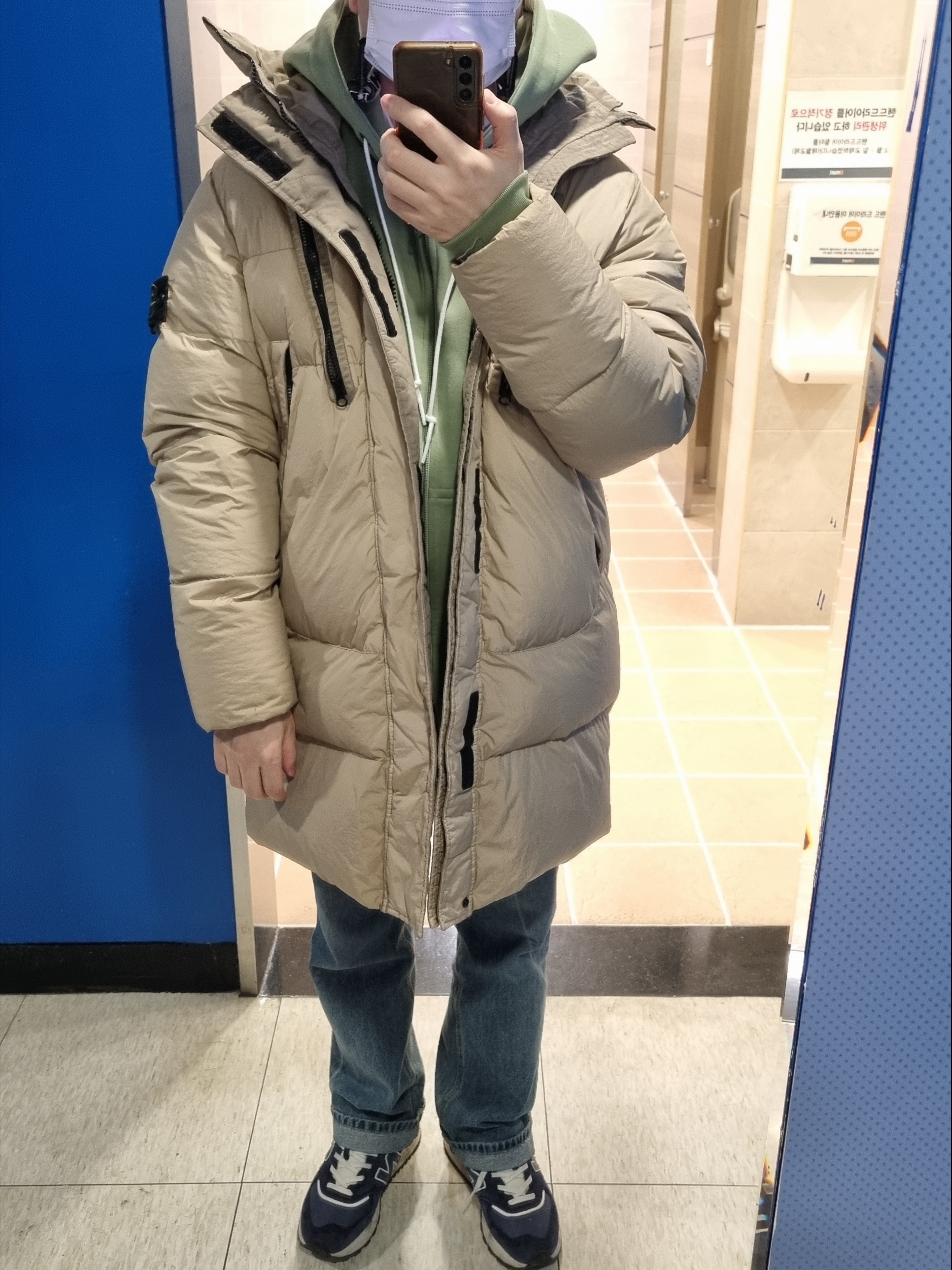 Stone Island 70123 Crinkle Reps Hooded Long Down Jacket Ecru - 21FW, New Balance 574 Legacy Navy 착용 스타일