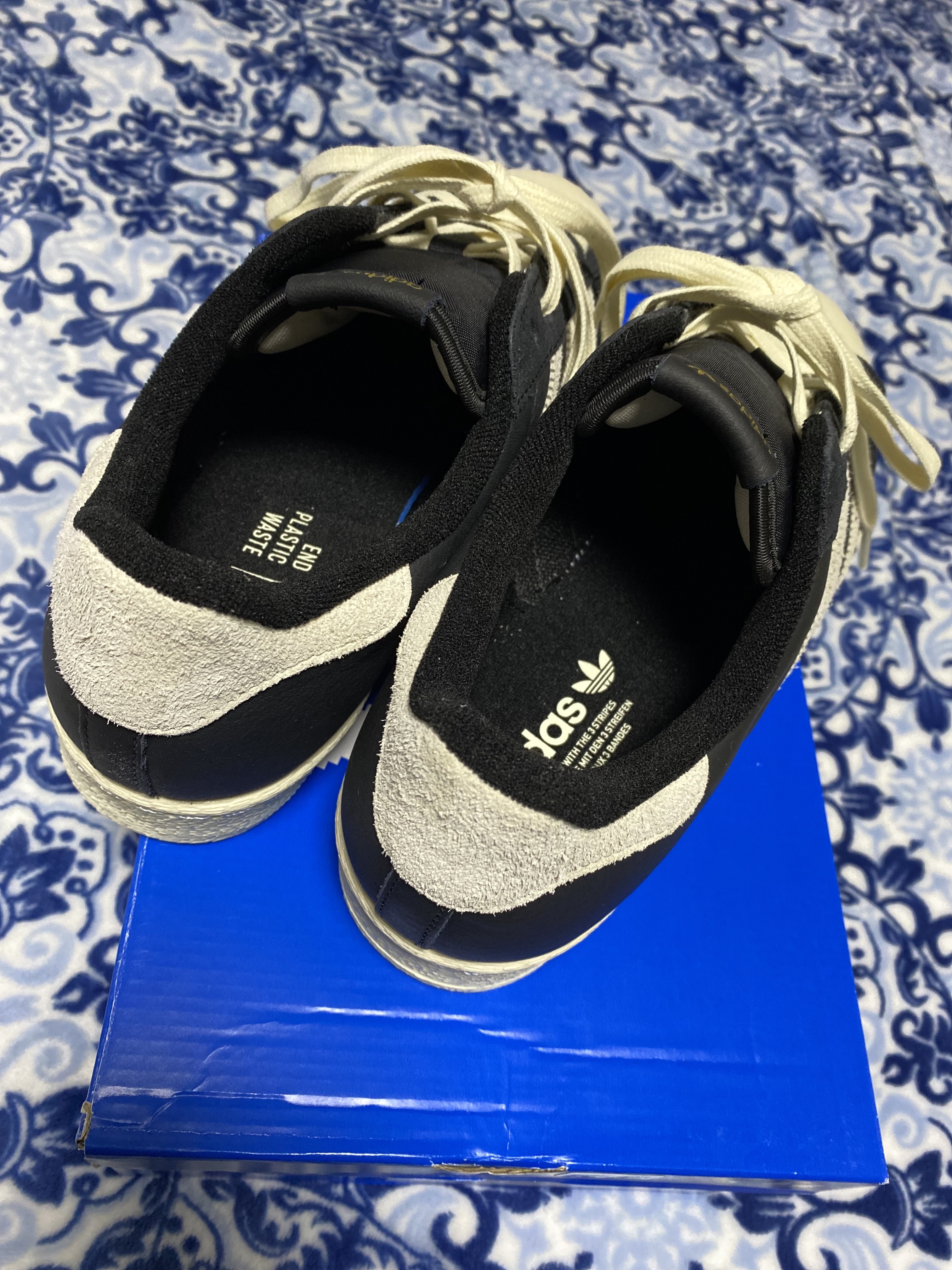 Adidas Superstar 82 Black White 착용 스타일 - 4