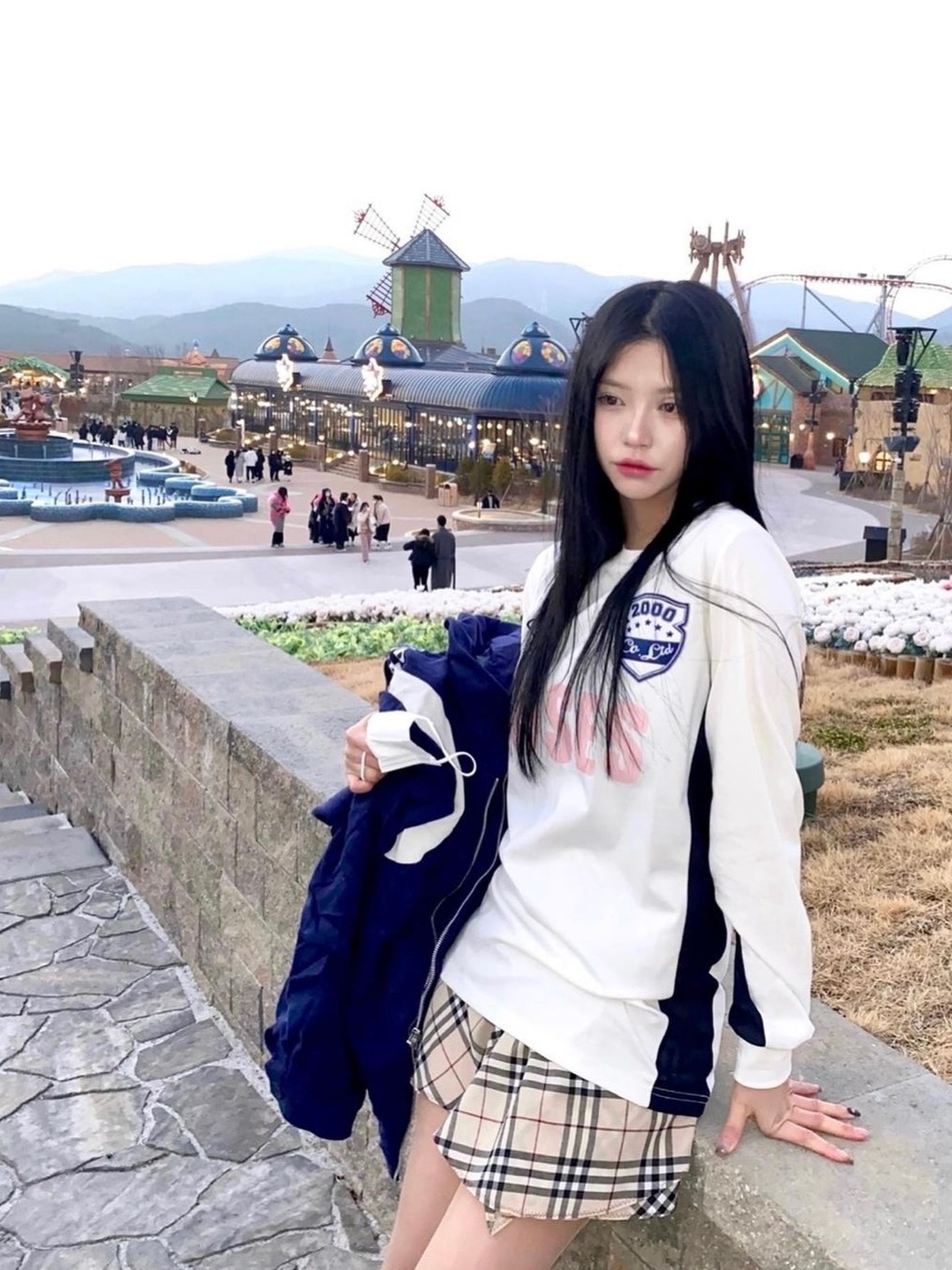 2000Archives Sporty T-Shirt White Pink 착용 스타일