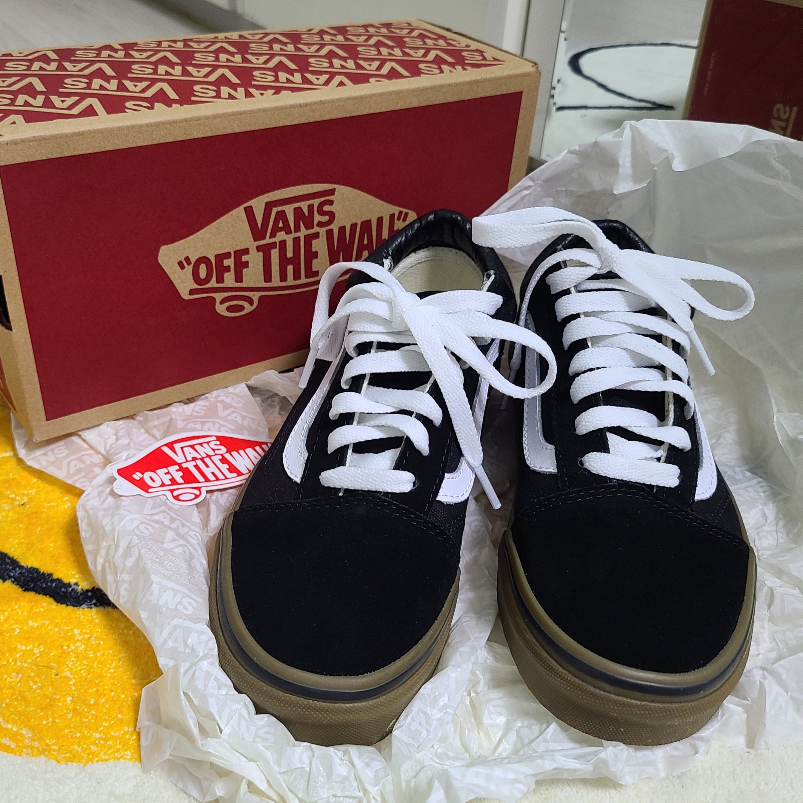 Vans Old Skool Black Gum 착용 스타일 - 2