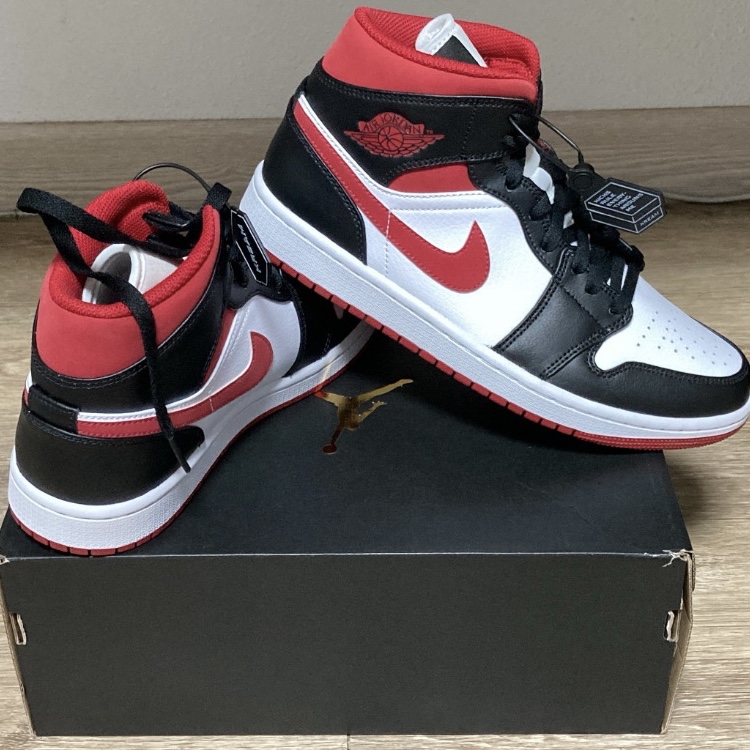Jordan 1 Mid Gym Red Black White 착용 스타일