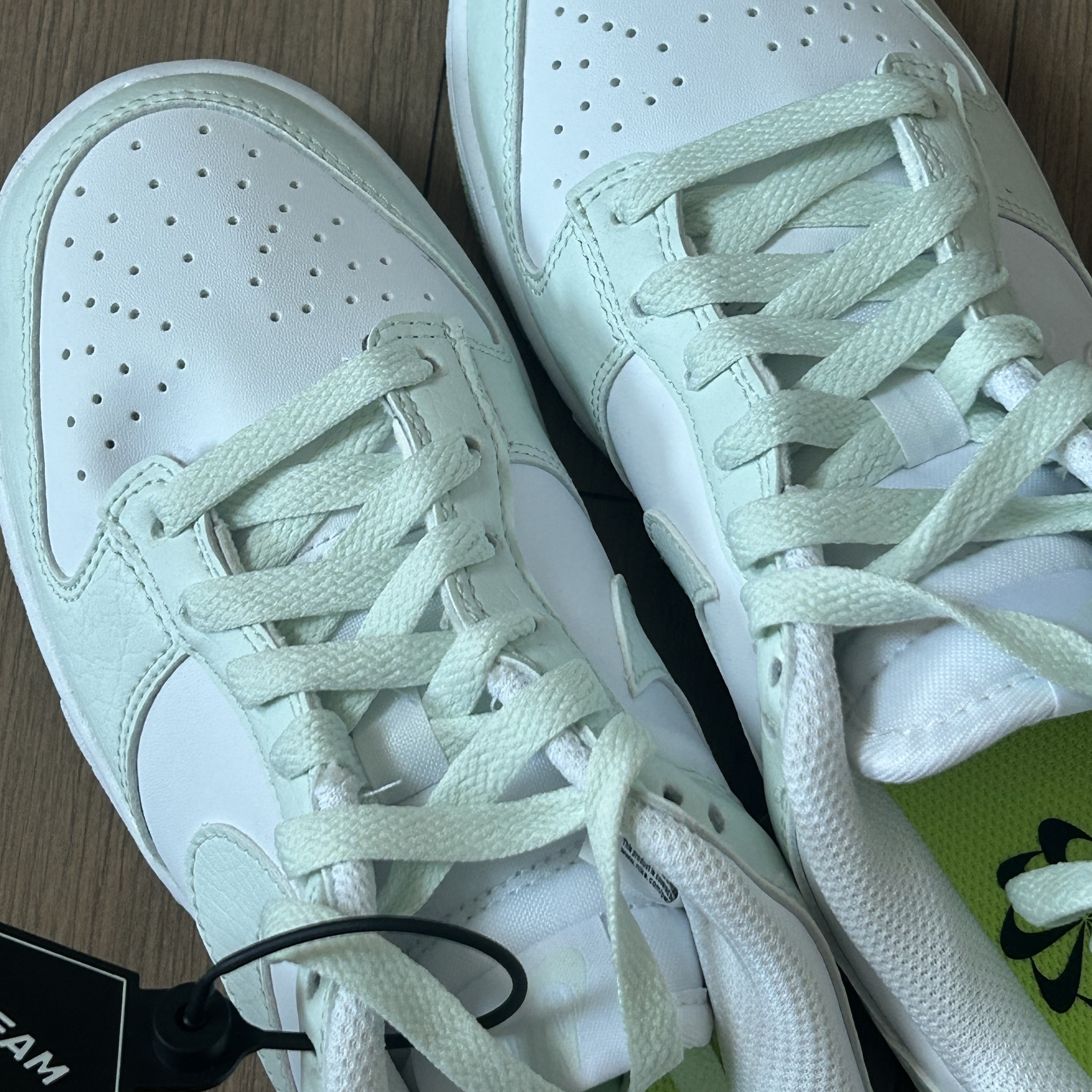 (W) Nike Dunk Low Next Nature Barely Green and White 착용 스타일