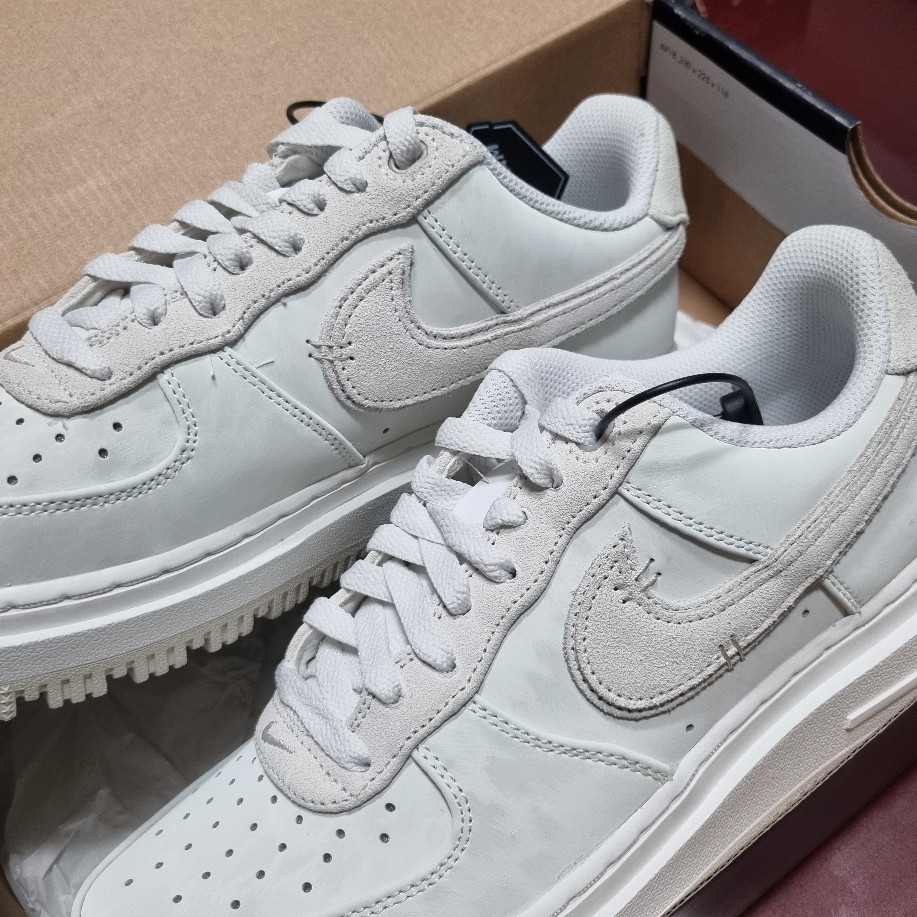 Nike Air Force 1 Luxe Summit White 착용 스타일