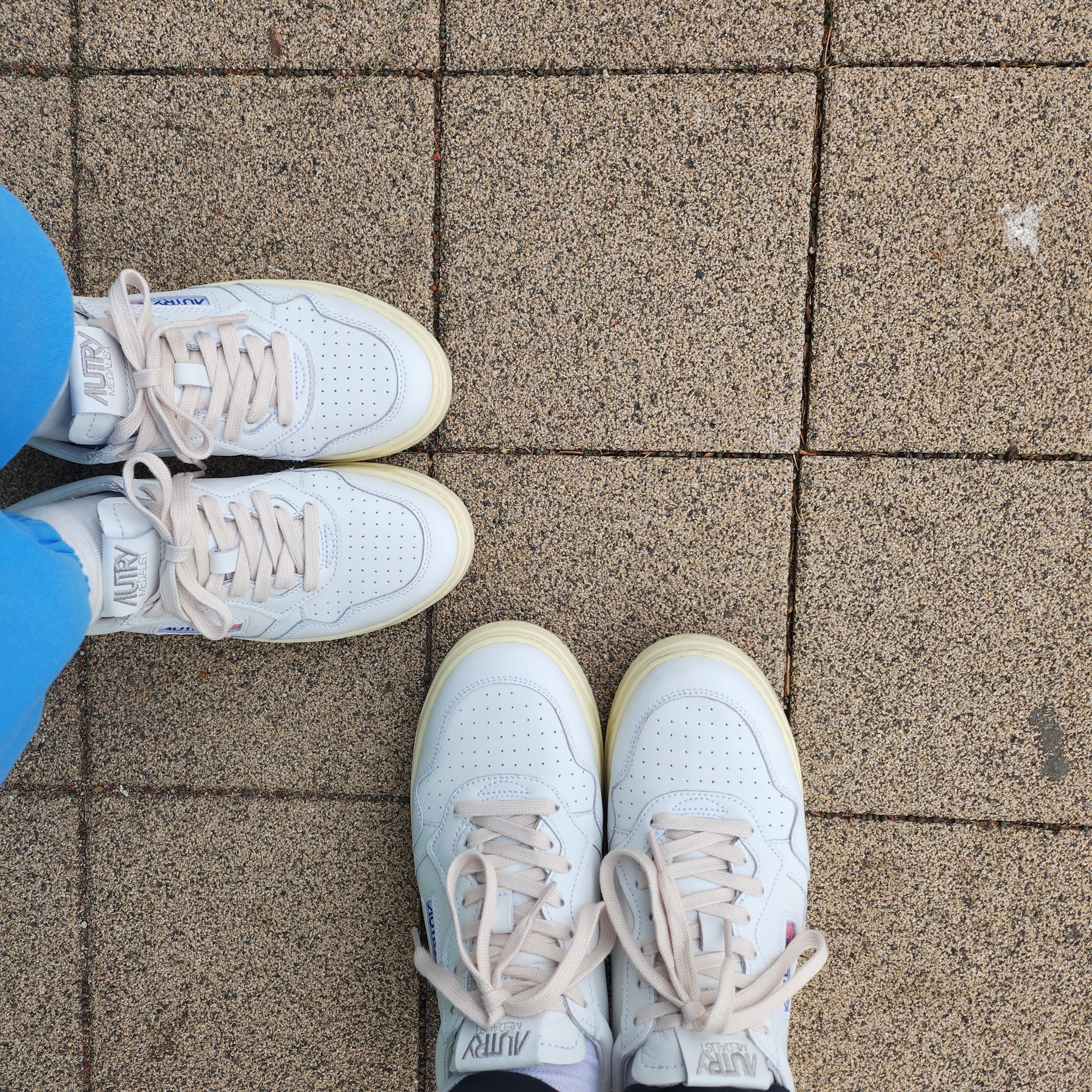 Autry Medalist Low Leather Sneakers White 착용 스타일 - 2