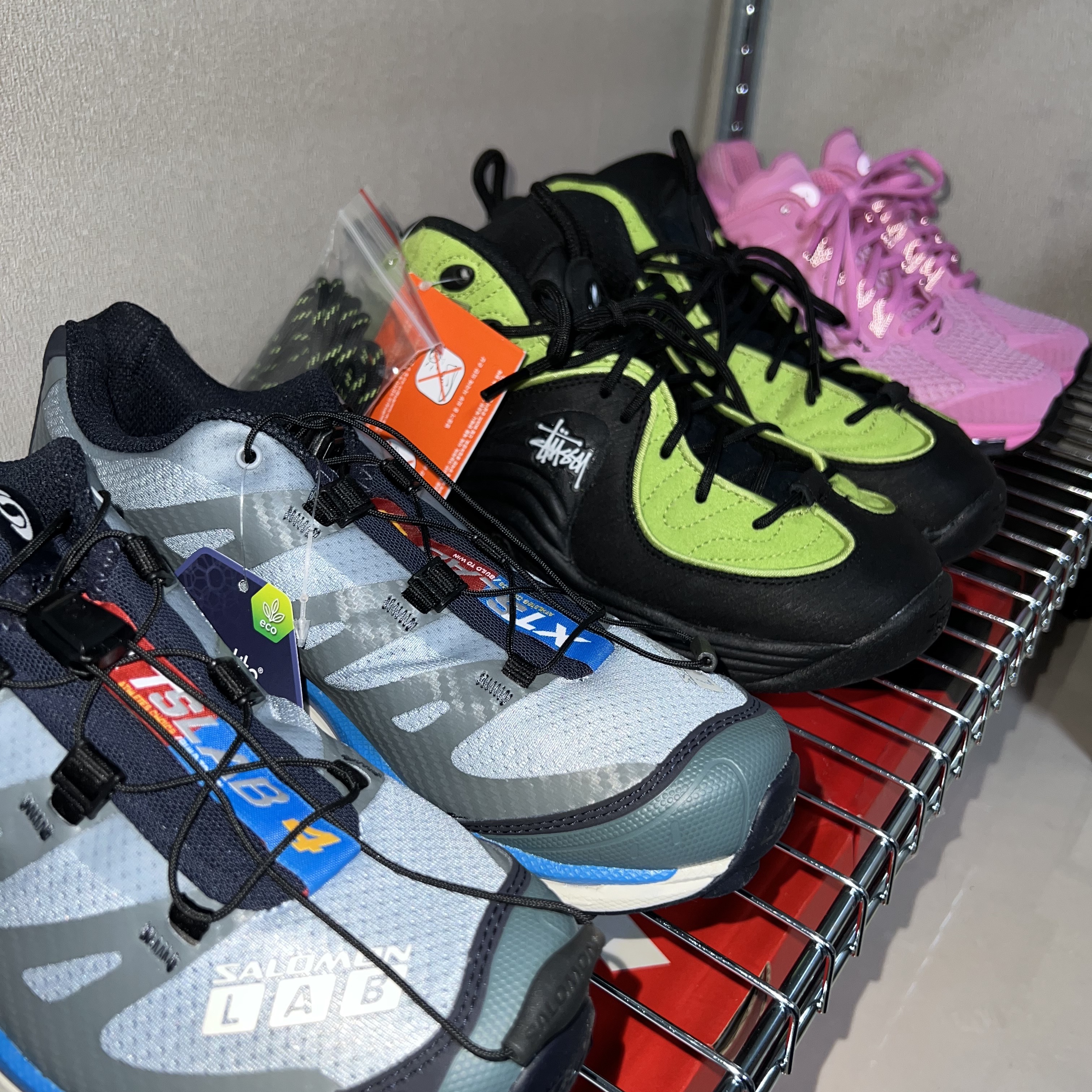 Salomon XT-4 Stormy Weather, Nike x Stussy Air Penny II Vivid Green and Black 착용 스타일