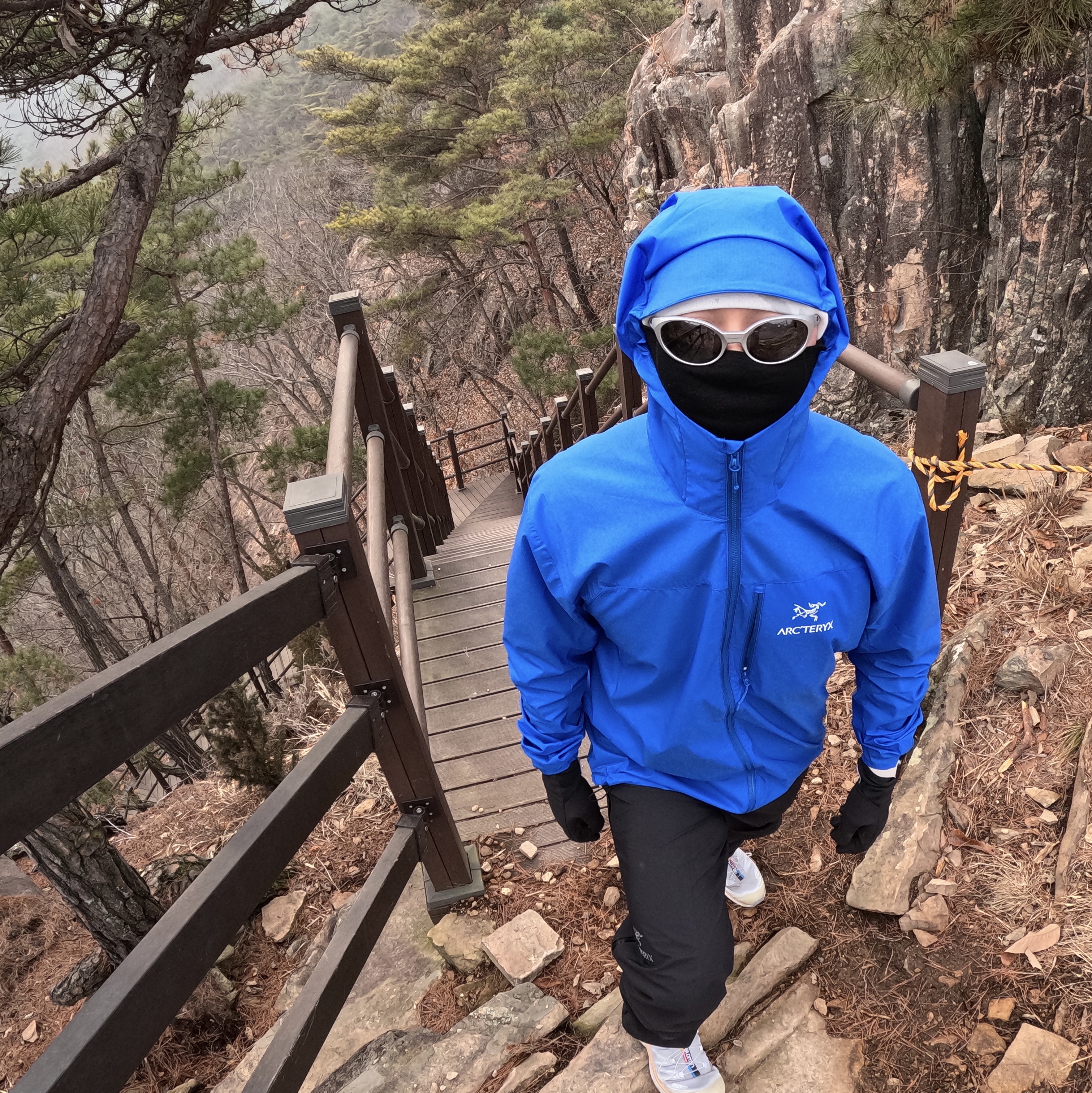 Arc'teryx Squamish Hoody Black 착용 스타일 - 3