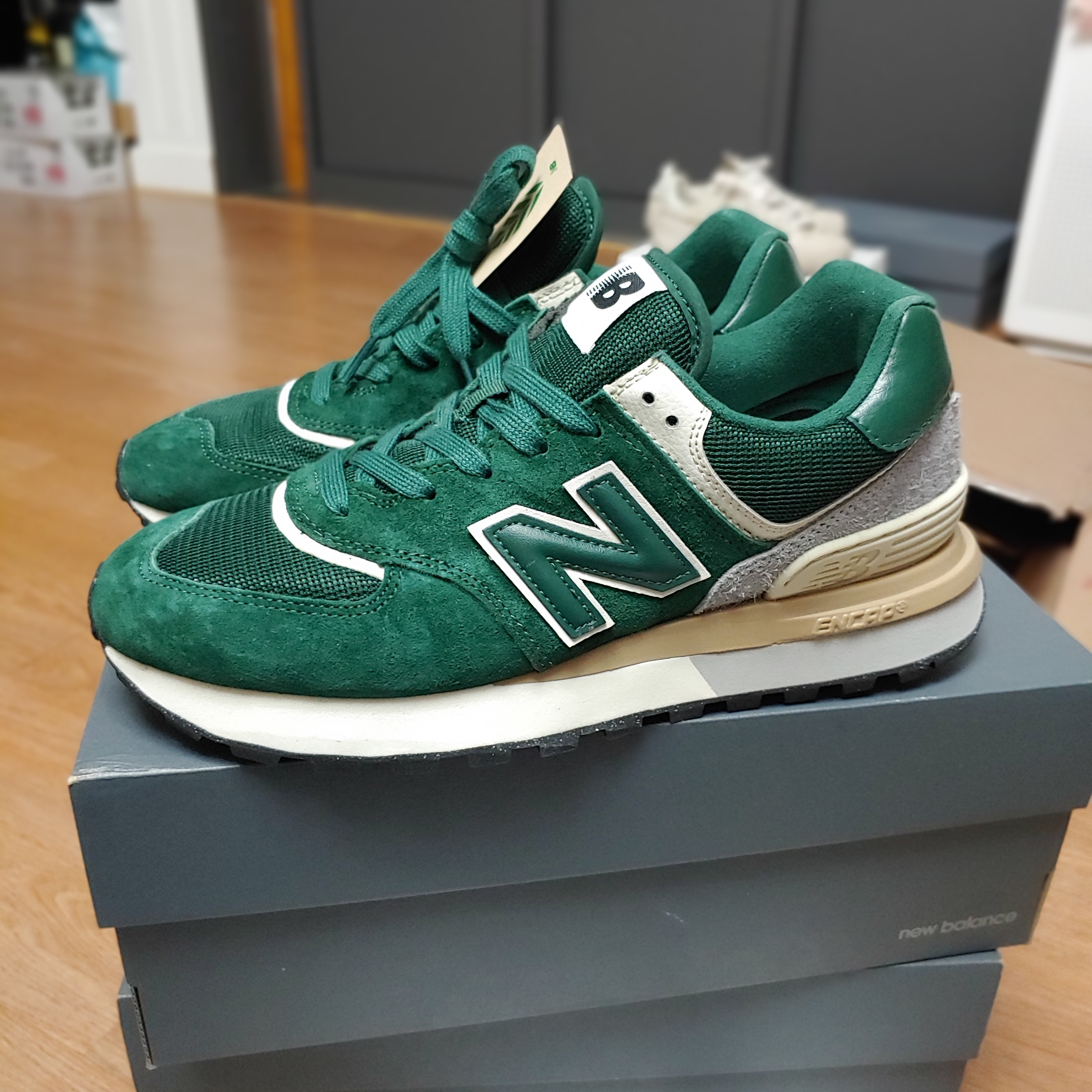 New Balance 574 Legacy Green 착용 스타일 - 1