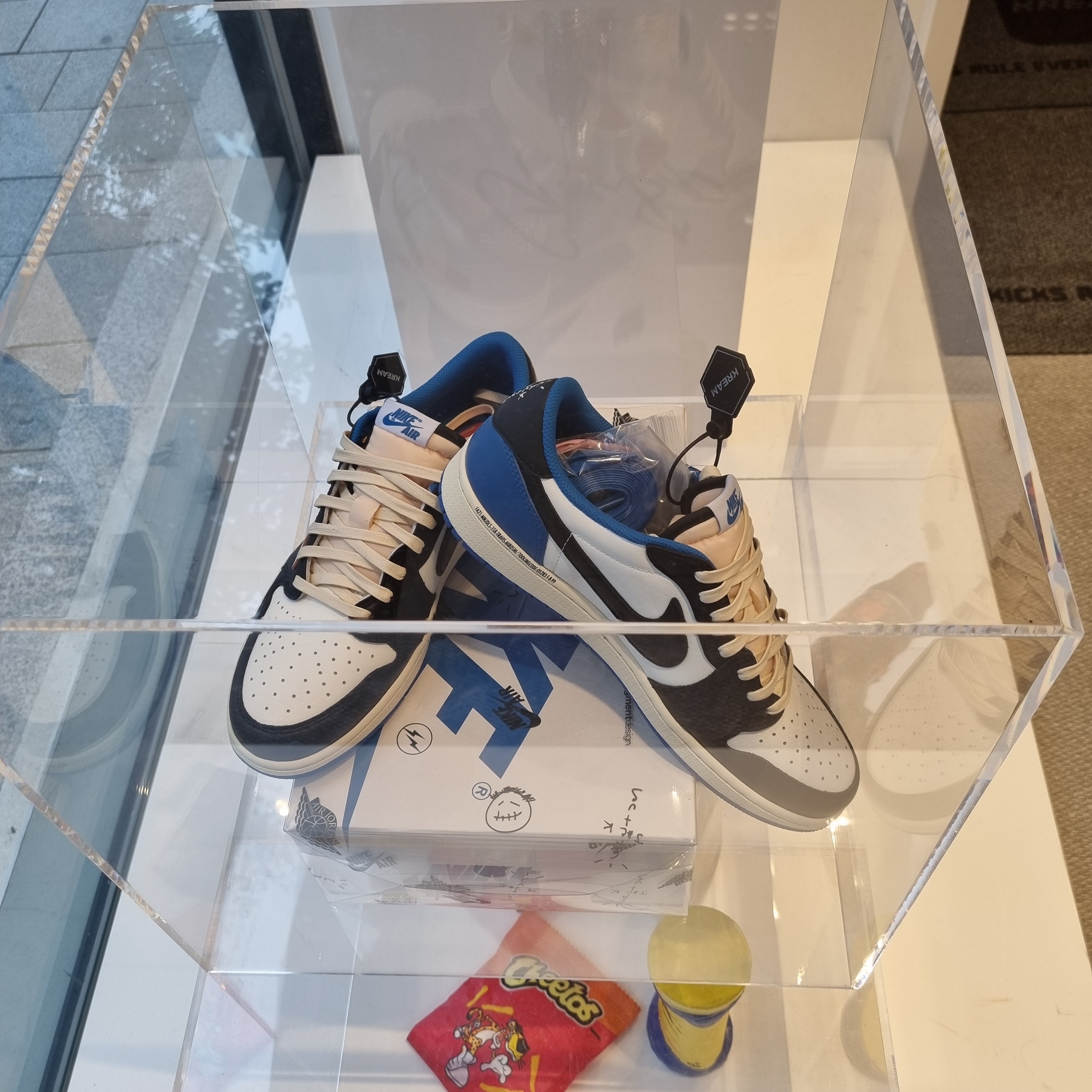 Jordan 1 x Travis Scott x Fragment Retro Low OG SP Military Blue 착용 스타일