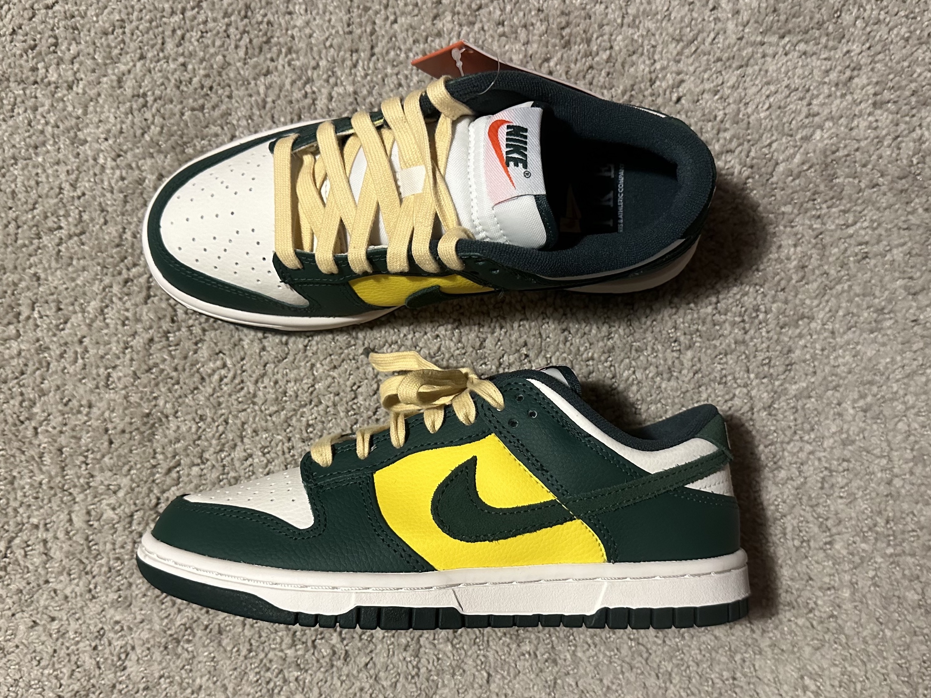 (W) Nike Dunk Low SE Opti Noble Green 착용 스타일 - 2