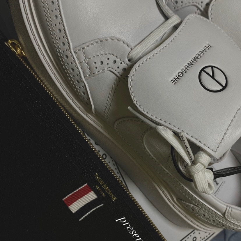 Thom Browne Small Tablet Clutch Black, Nike x Peaceminusone Kwondo1 White 착용 스타일