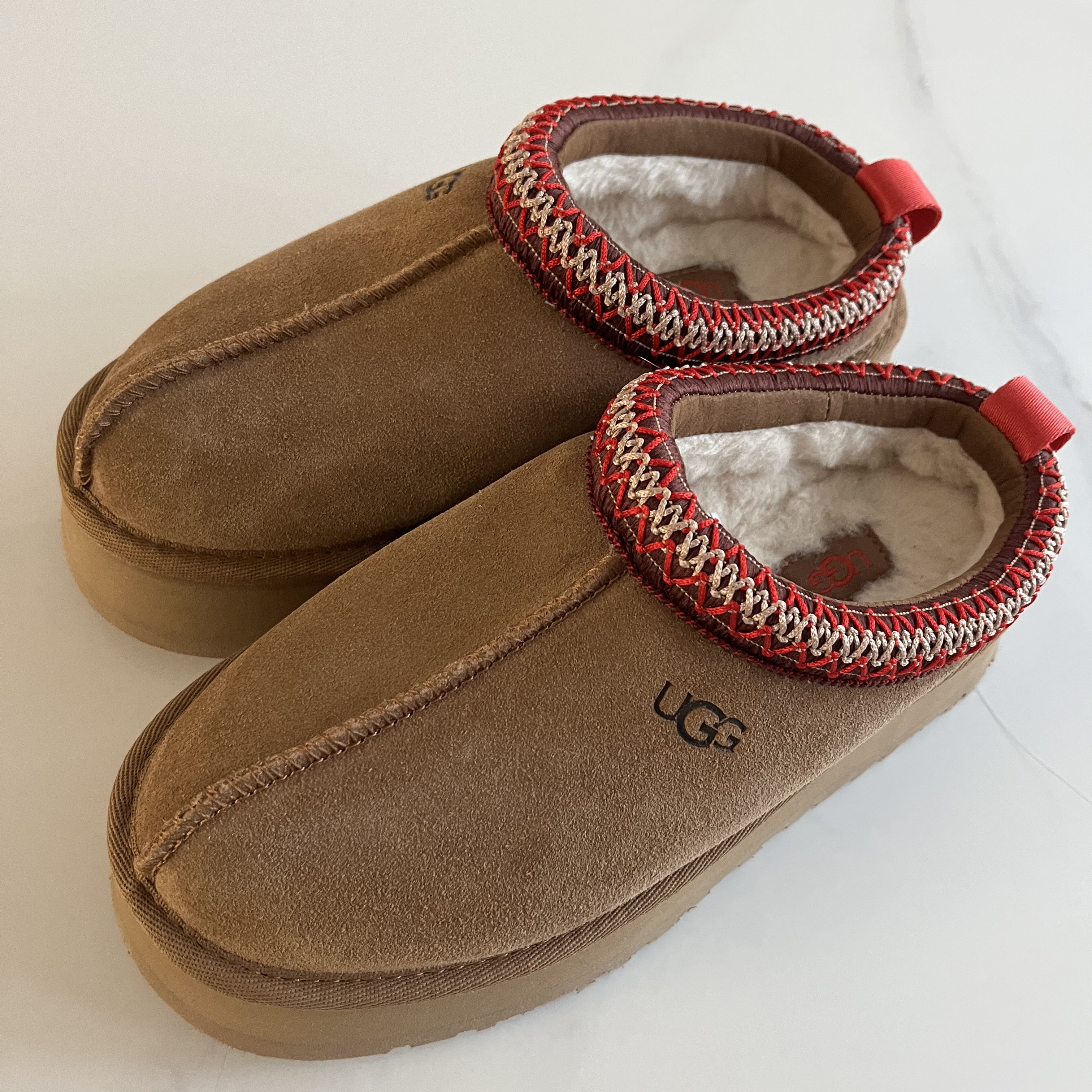 (W) UGG Tazz Slipper Chestnut 착용 스타일 - 4