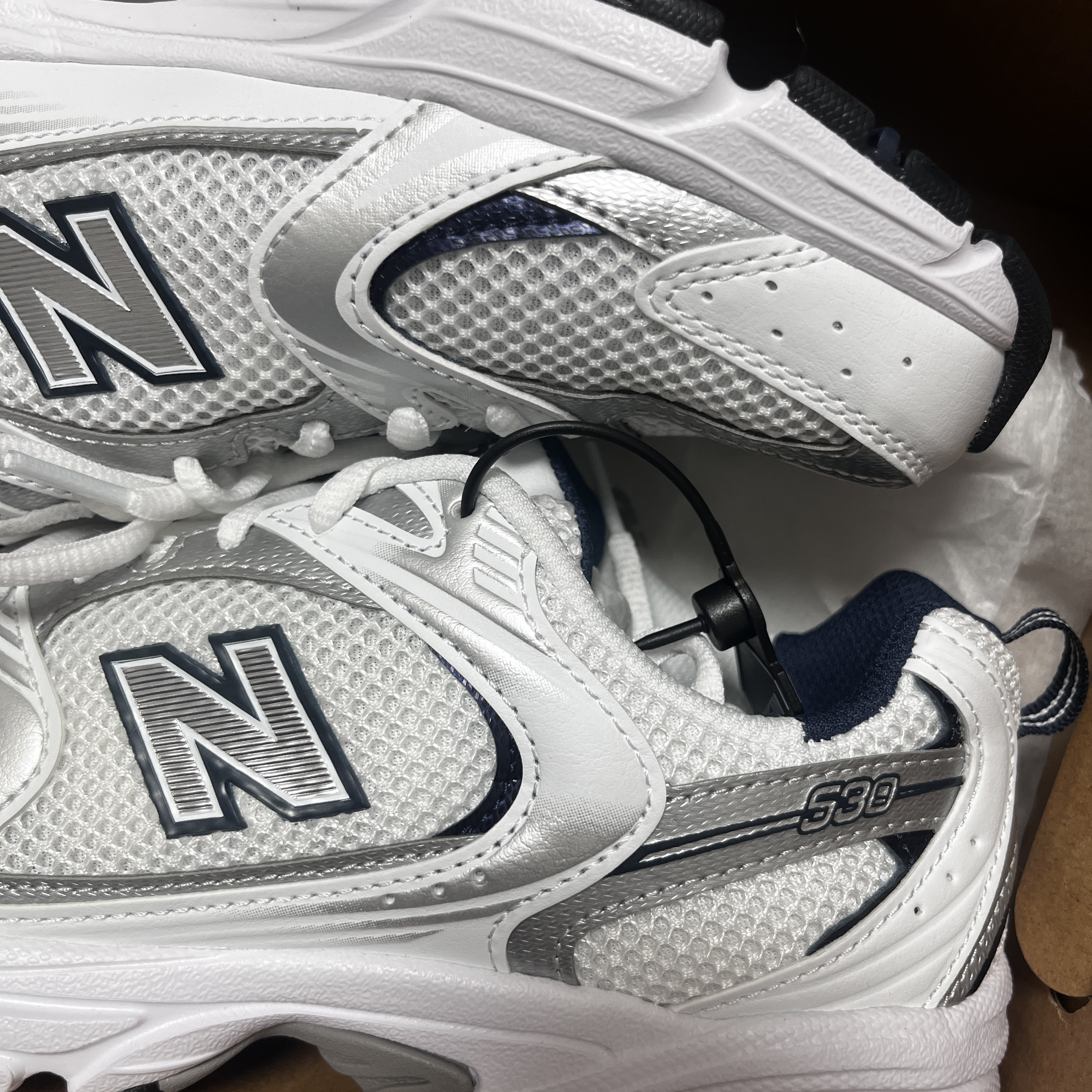 New Balance 530 White 착용 스타일 - 2