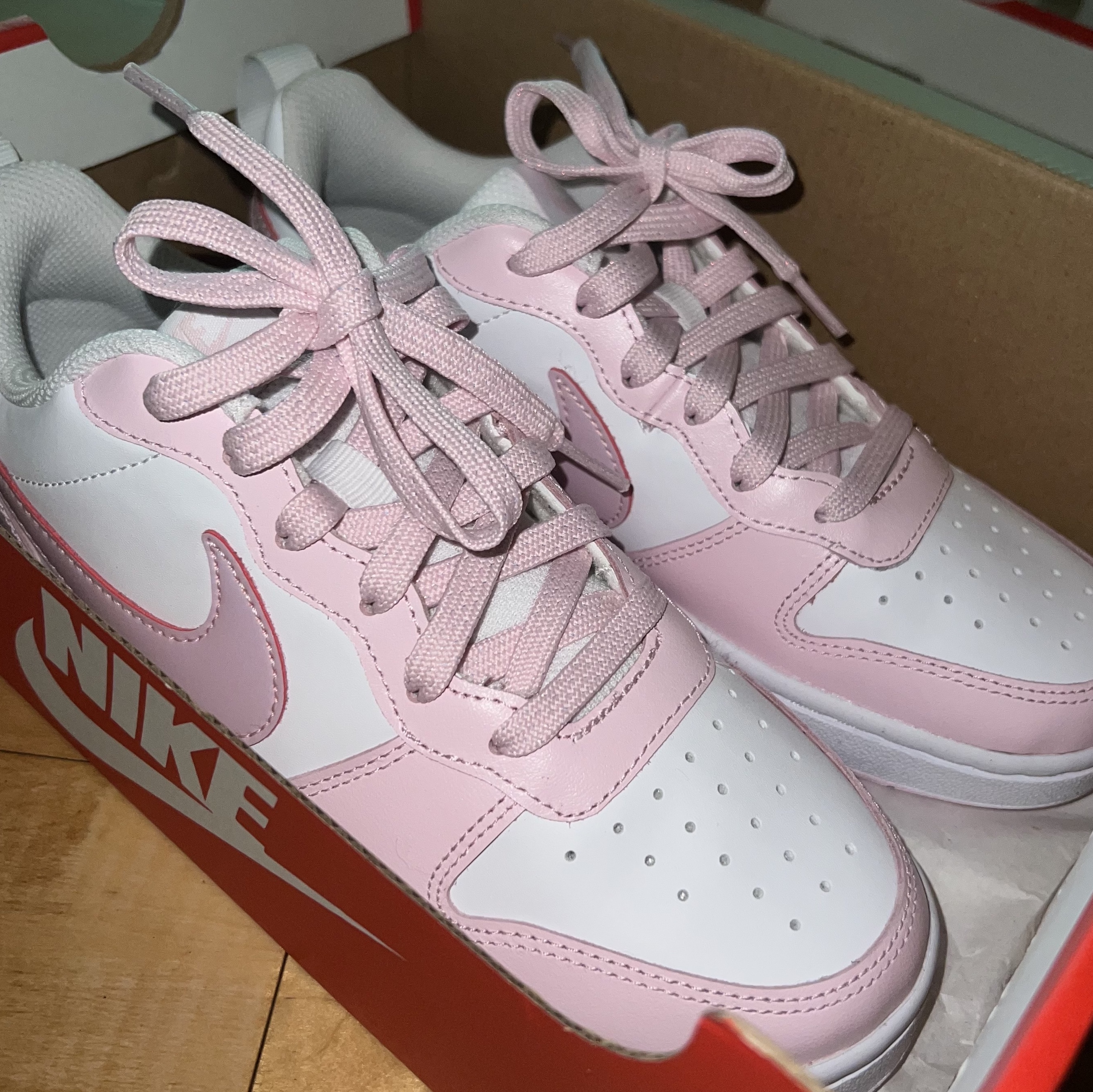 (GS) Nike Court Borough 2 SE White Pink Foam 착용 스타일 - 1