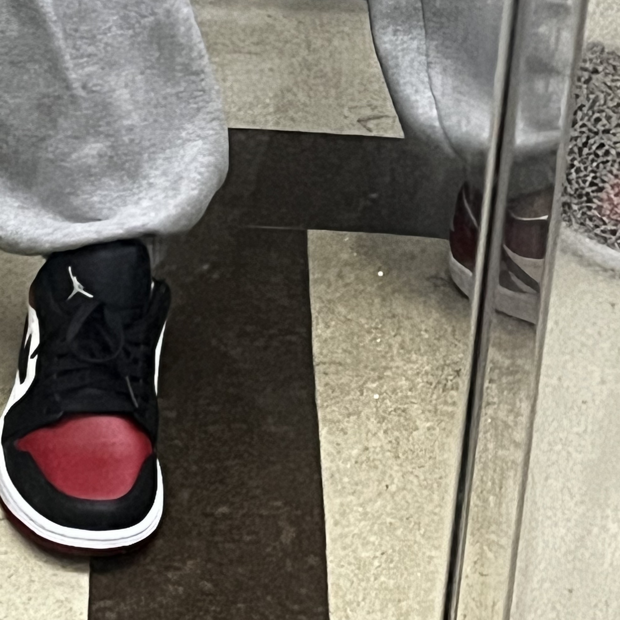 Jordan 1 Low Bred Toe 착용 스타일 - 2