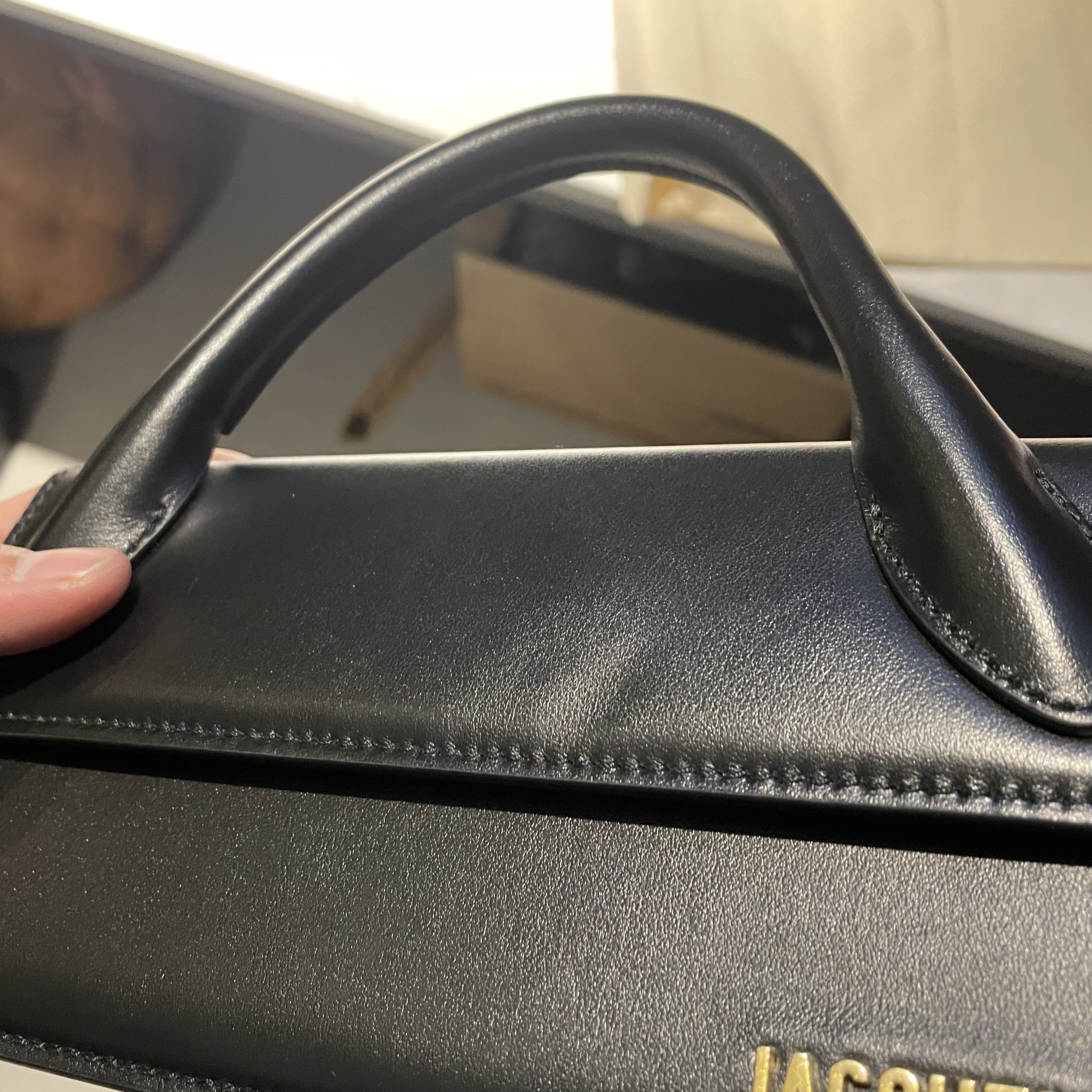 Jacquemus Le Chiquito Long Leather Handbag Black 착용 스타일 - 1