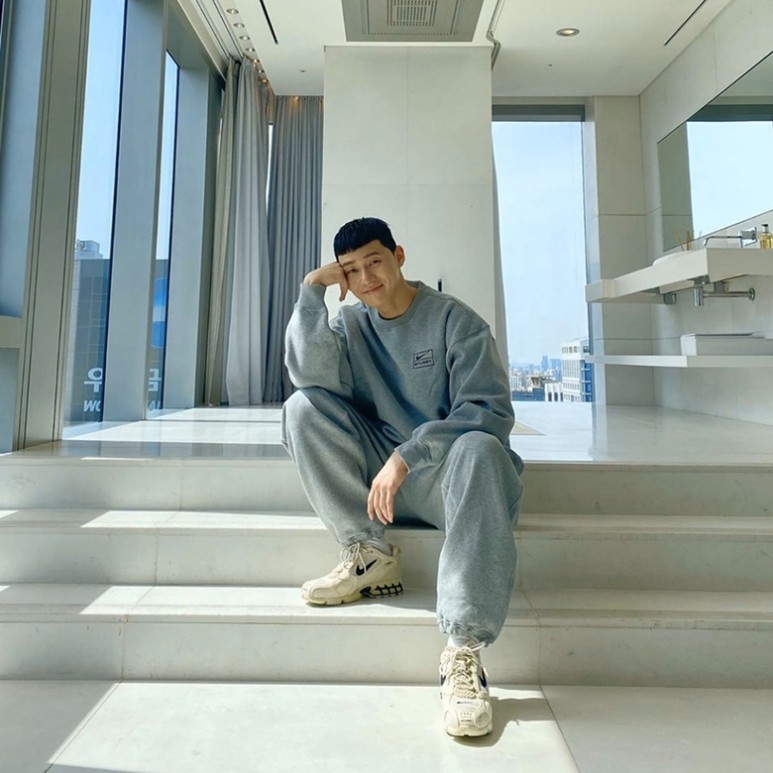 Nike x Stussy NRG Fleece Pants Dark Grey Heather (DO9340-063) 착용 스타일