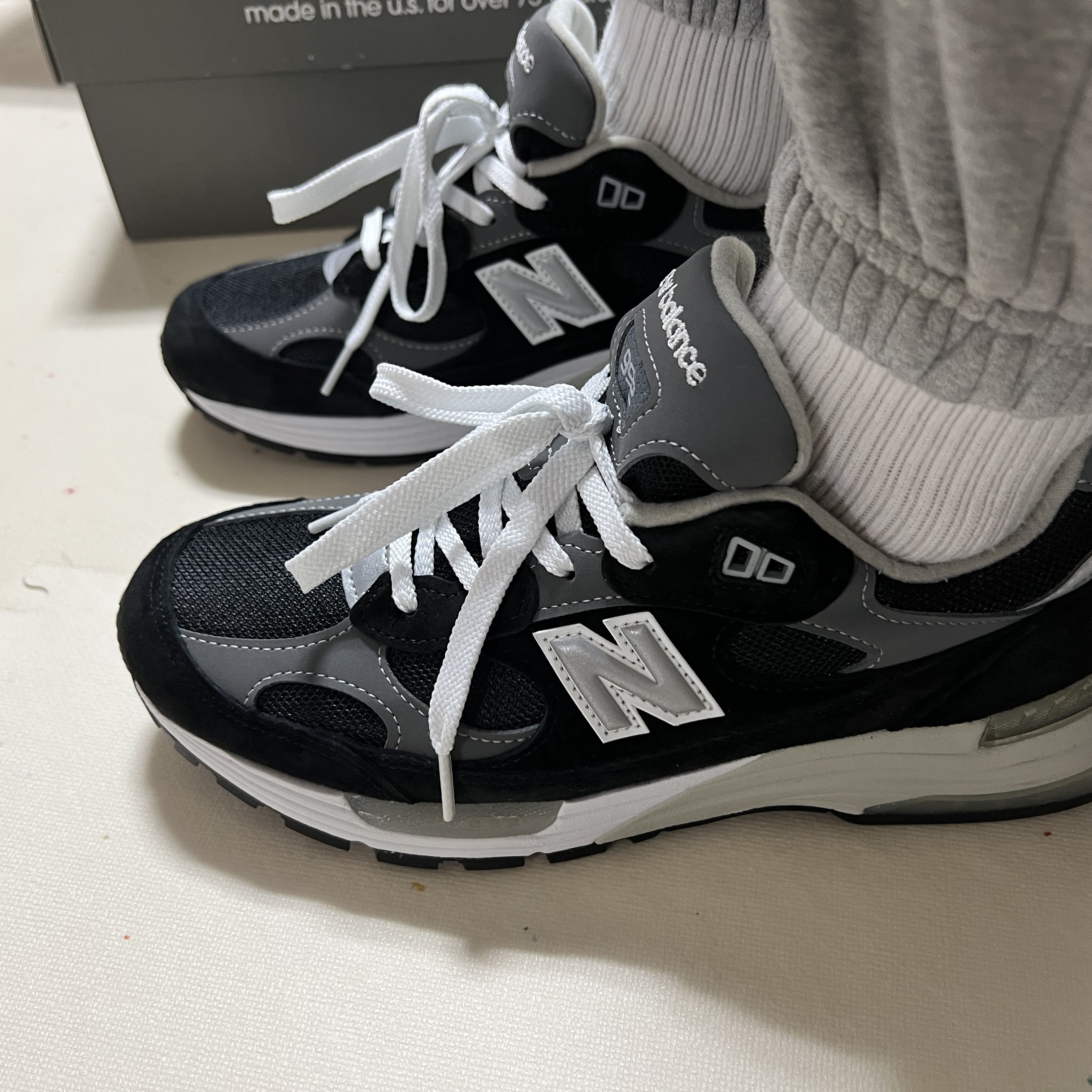 New Balance 992 Made in USA Black Grey 착용 스타일 - 5