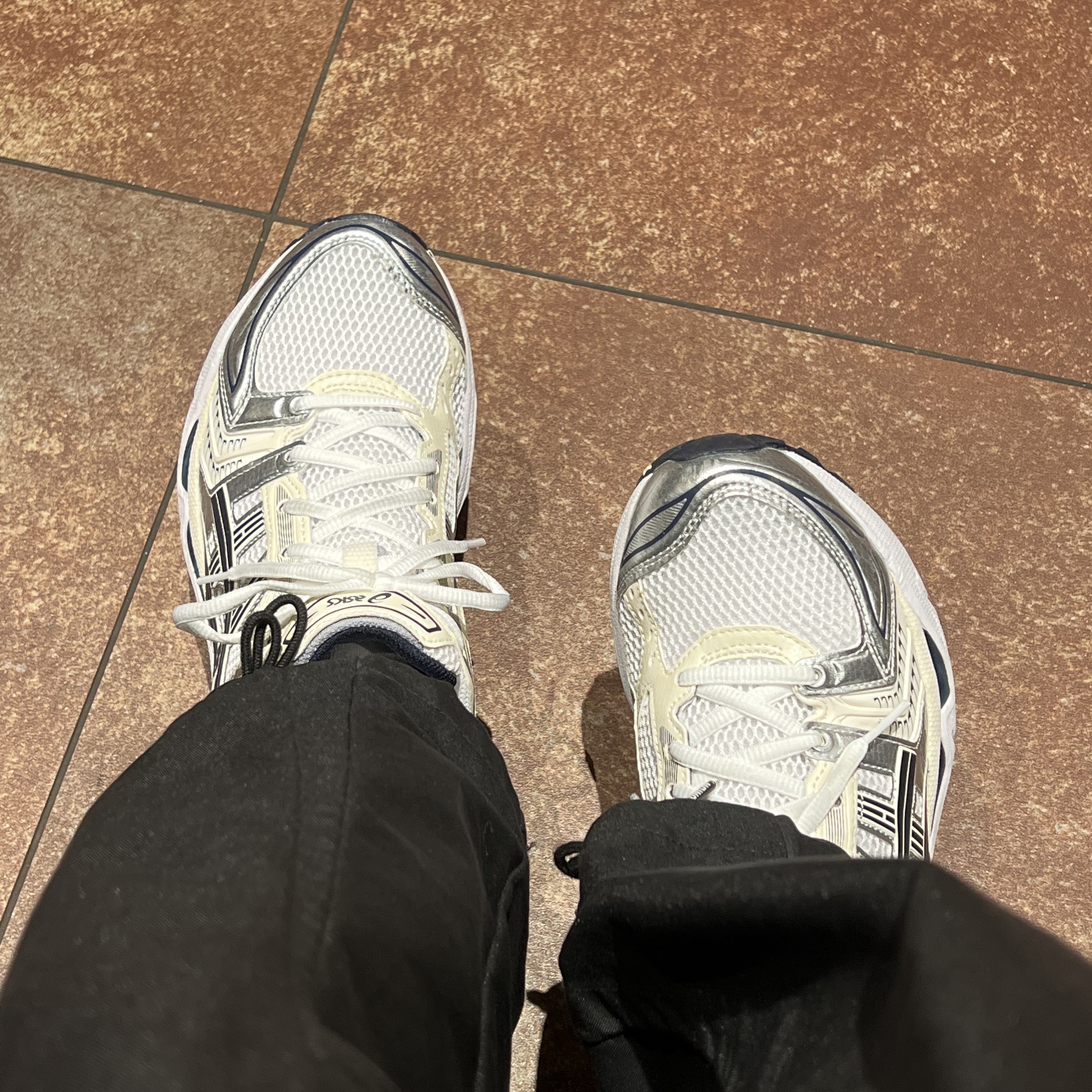 (W) Asics Gel-Kayano 14 White Midnight 착용 스타일