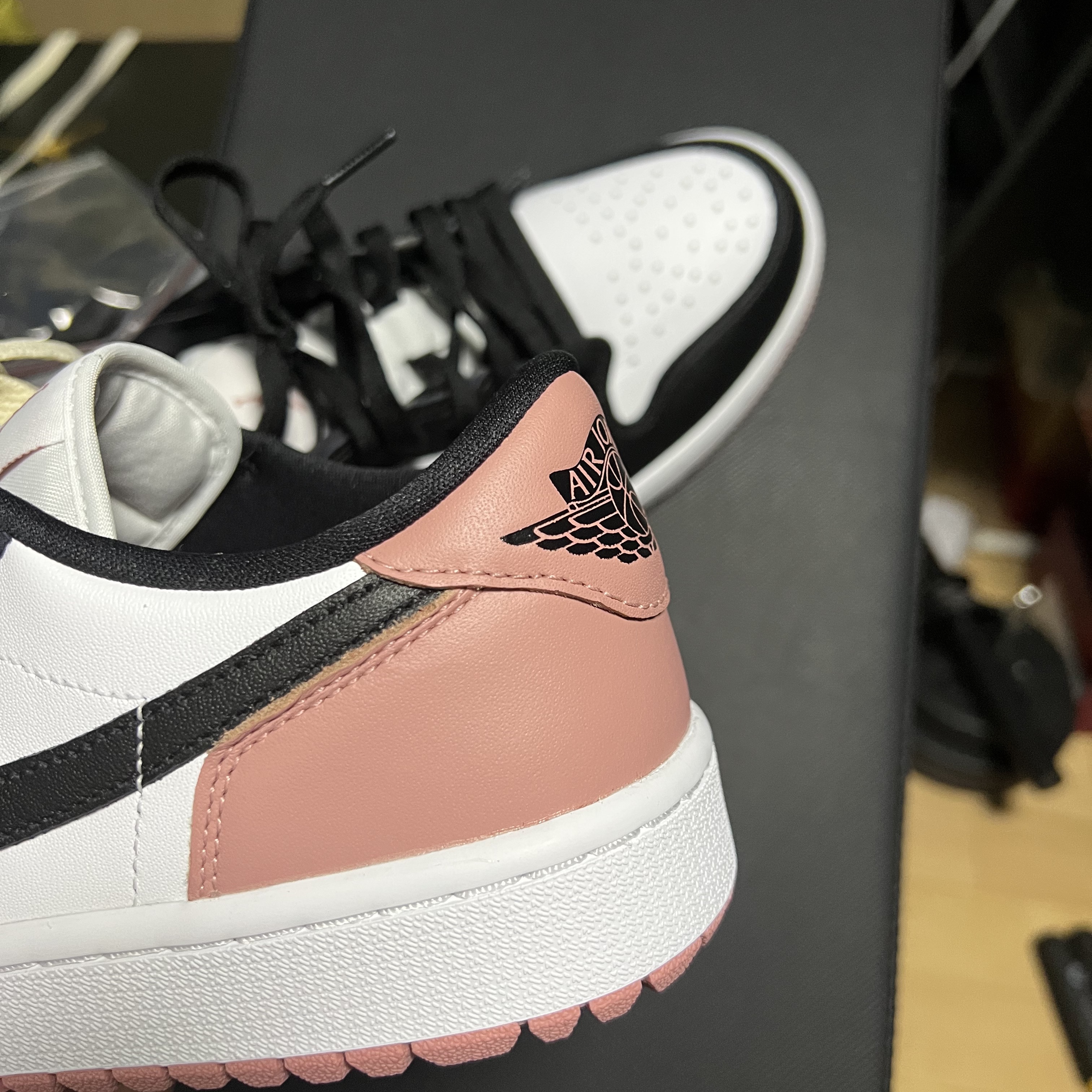 Jordan 1 Low Golf Rust Pink 착용 스타일 - 3