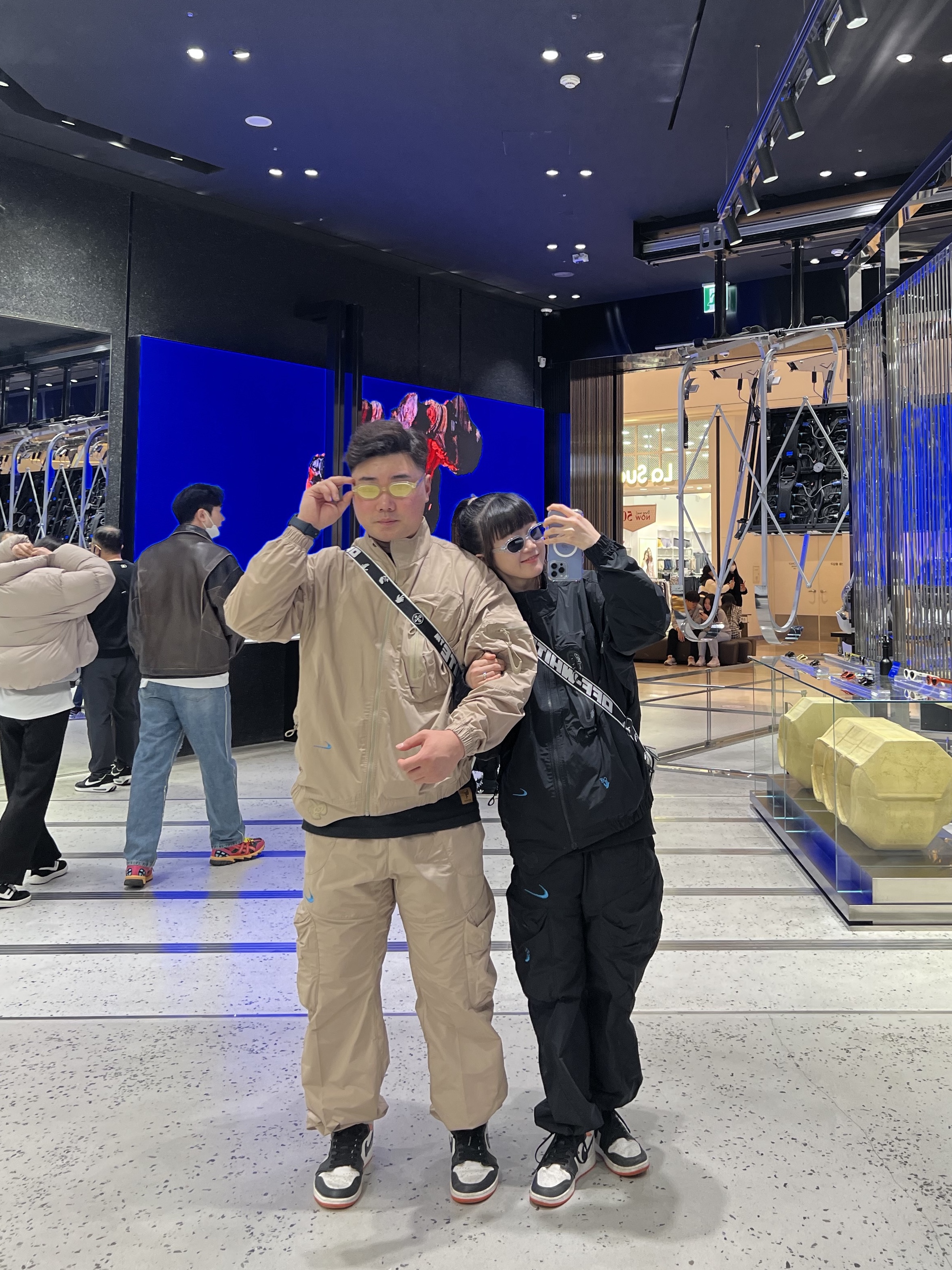 Nike x Off-White NRG Track Suit Khaki - Asia, Nike x Off-White NRG Track Suit Black - Asia 착용 스타일 - 2