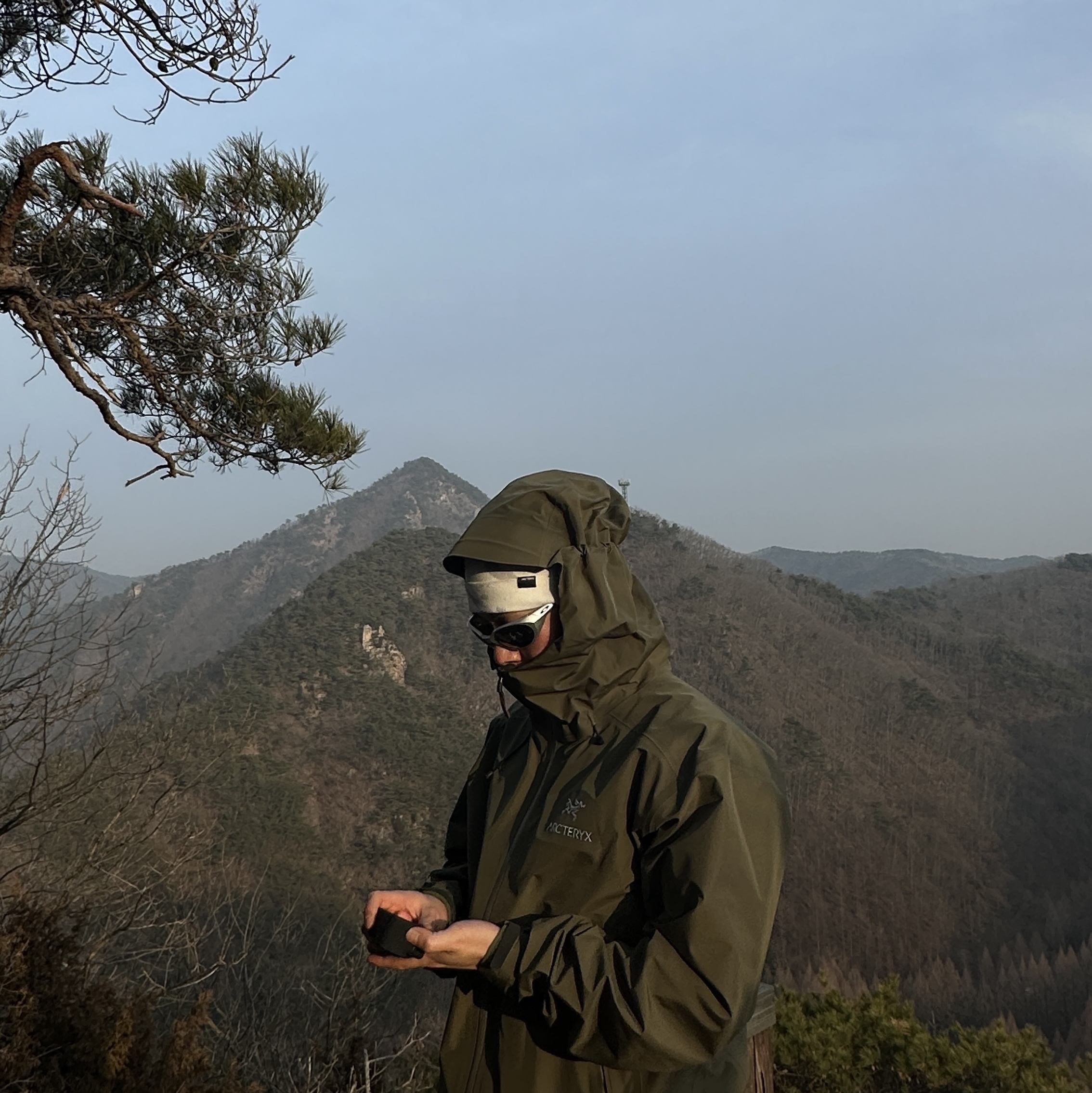 Arc'teryx Beta LT Jacket Tatsu 착용 스타일 - 1
