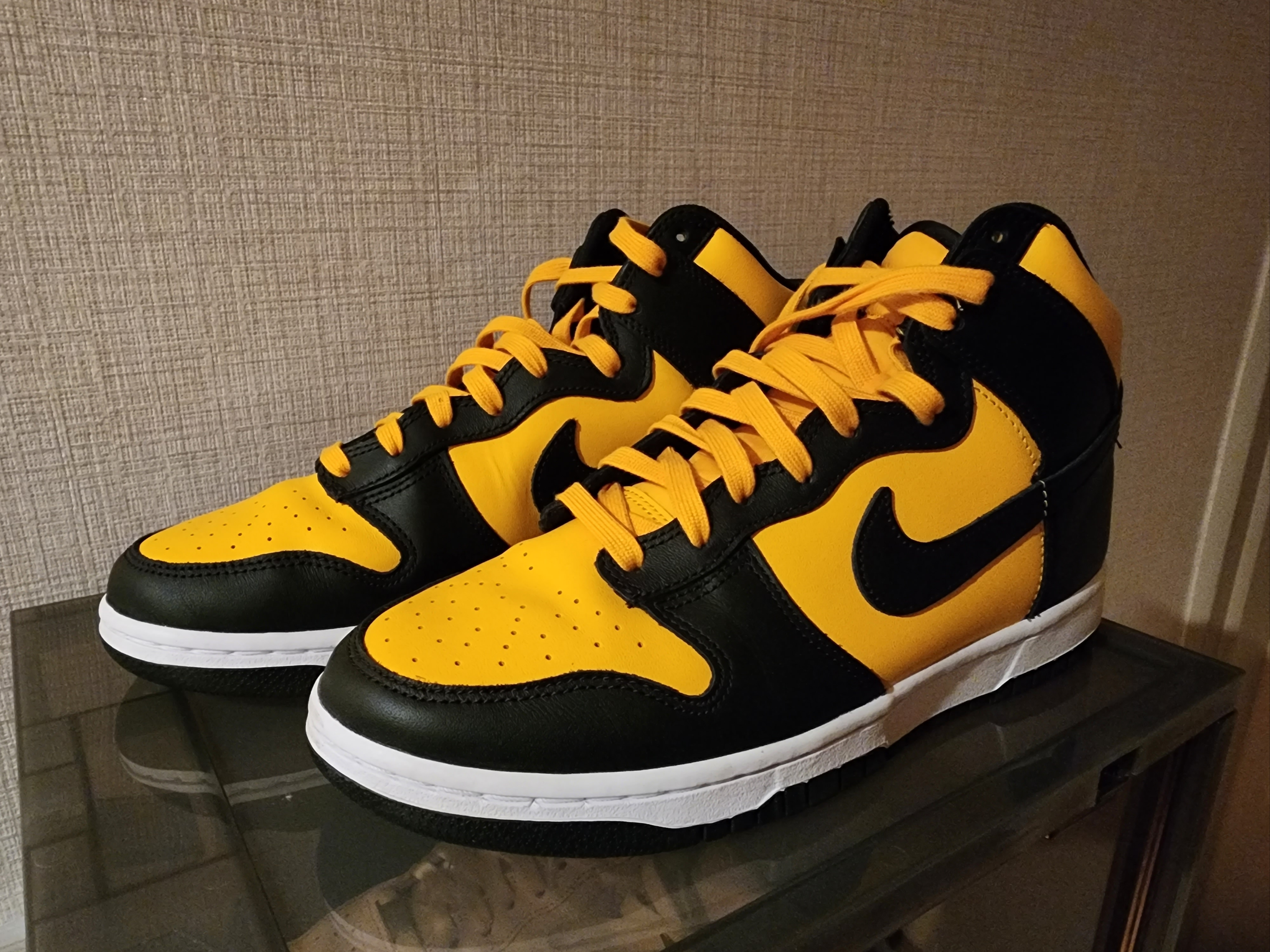 Nike Dunk High Retro University Gold and Black 착용 스타일