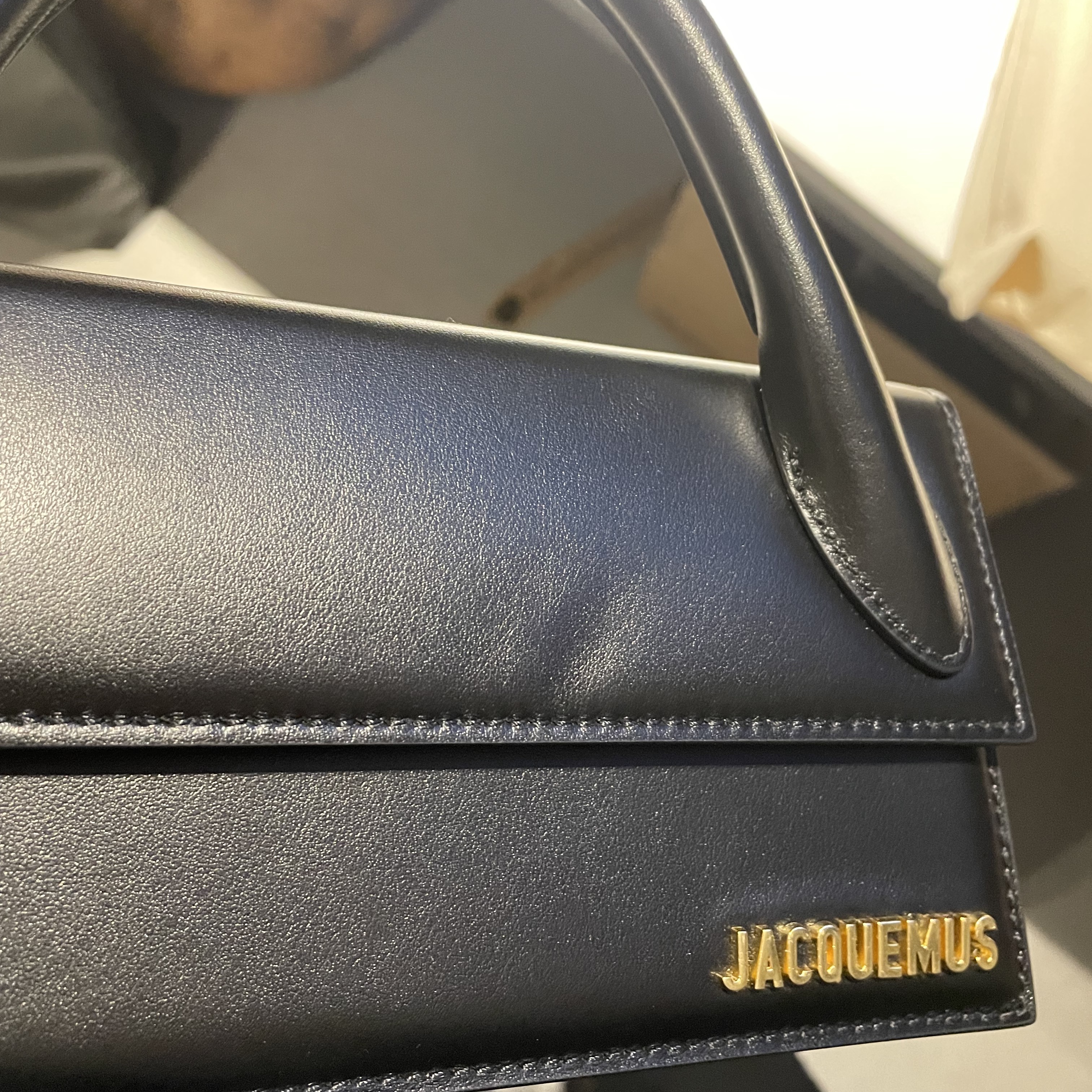 Jacquemus Le Chiquito Long Leather Handbag Black 착용 스타일 - 3