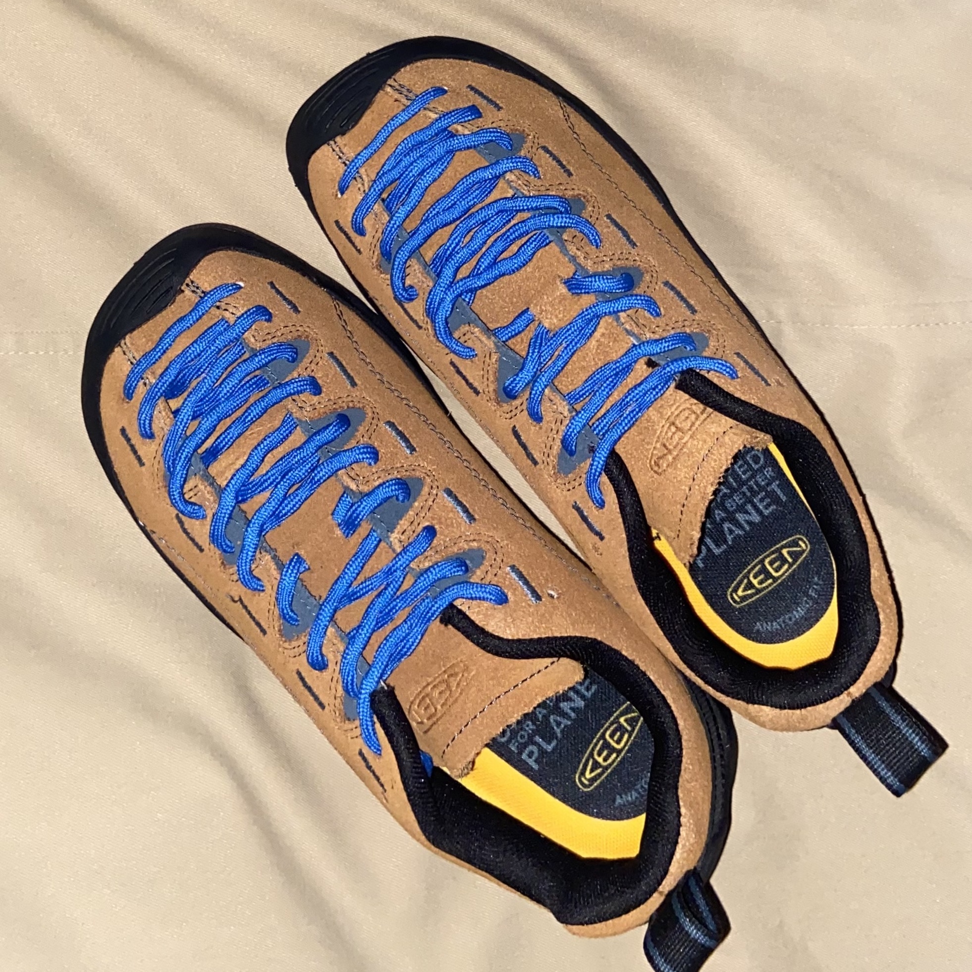 Keen Jasper Suede Sneakers Camel 착용 스타일 - 2