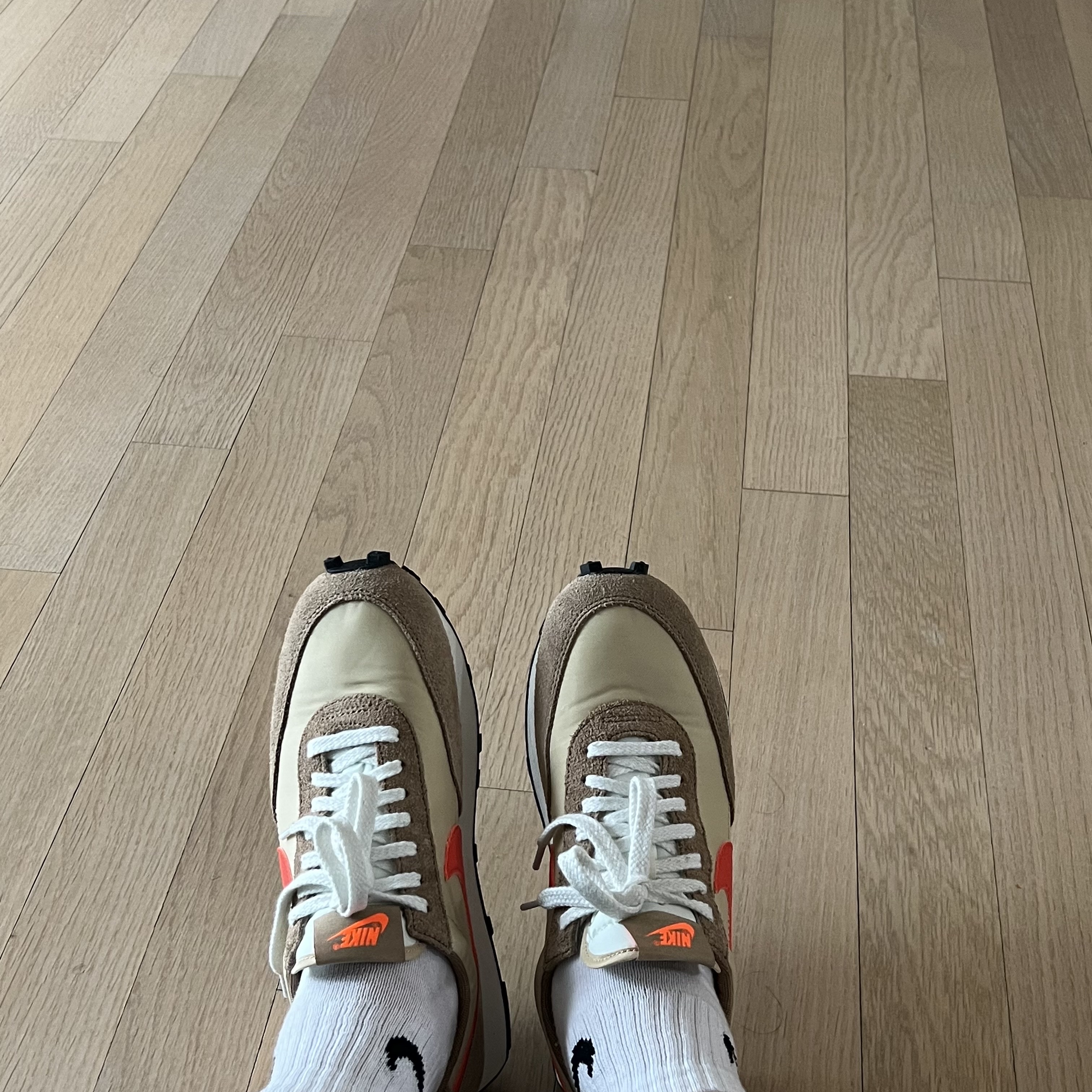 Nike Daybreak SP Vegas Gold College Orange 착용 스타일 - 2