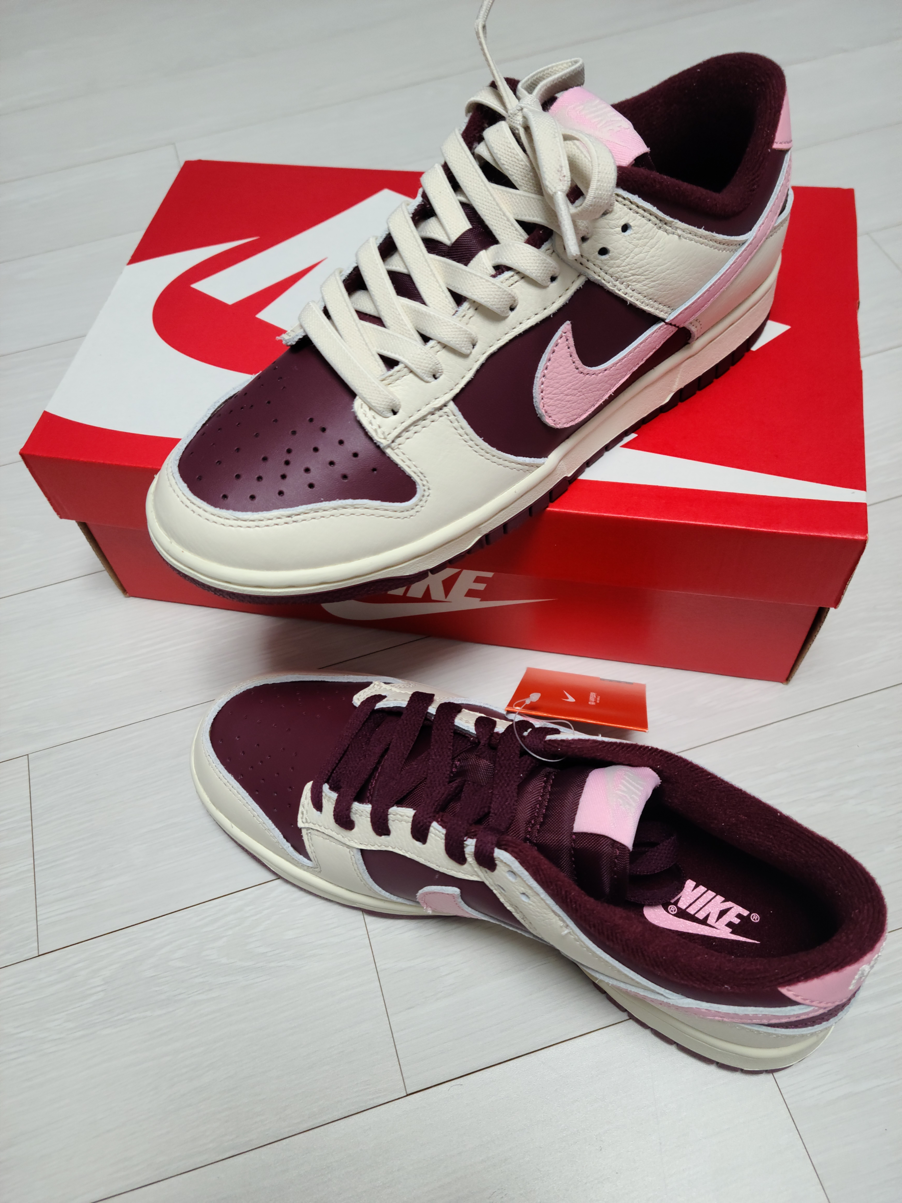 NIke Dunk Low Retro Night Maroon and Medium Soft Pink 착용 스타일