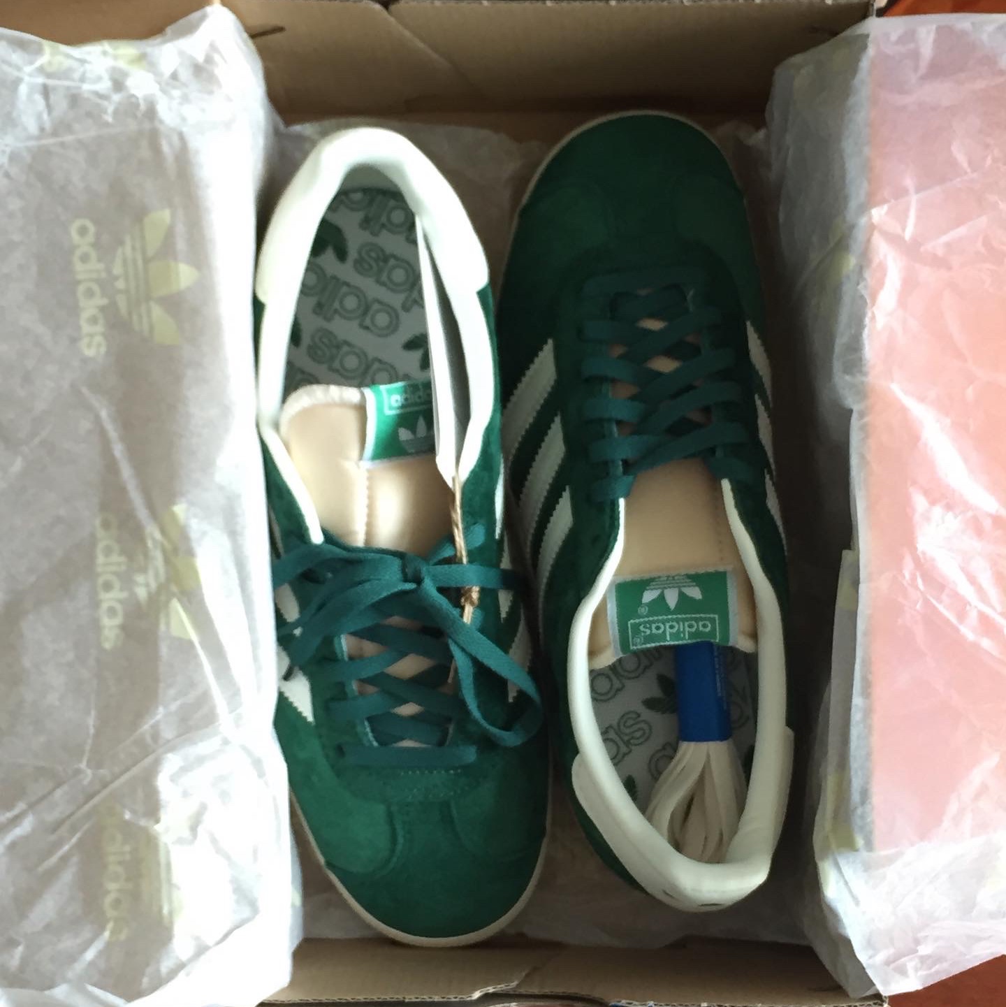 Adidas Gazelle Dark Green Cream White 착용 스타일 - 3