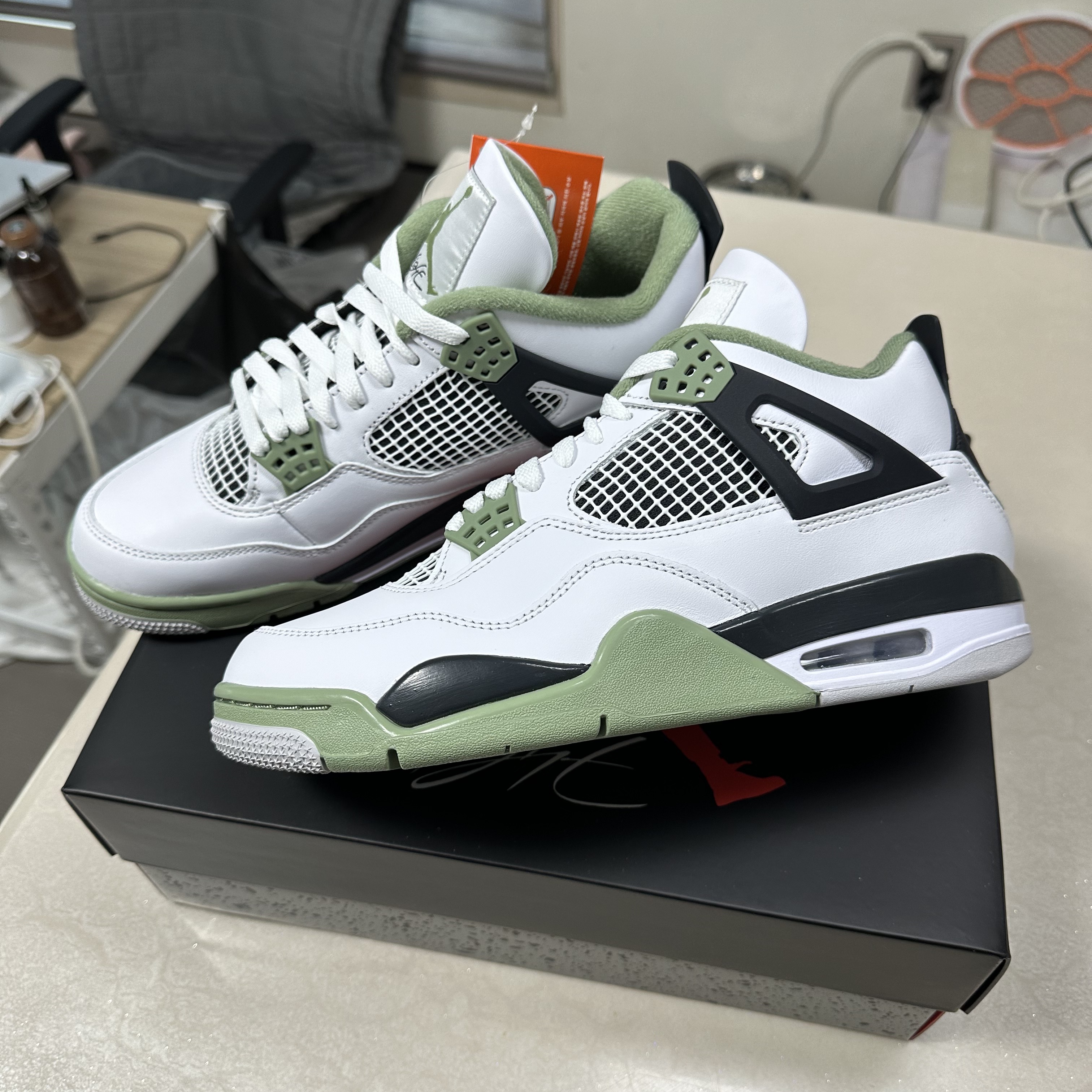 (W) Jordan 4 Retro Oil Green 착용 스타일 - 2