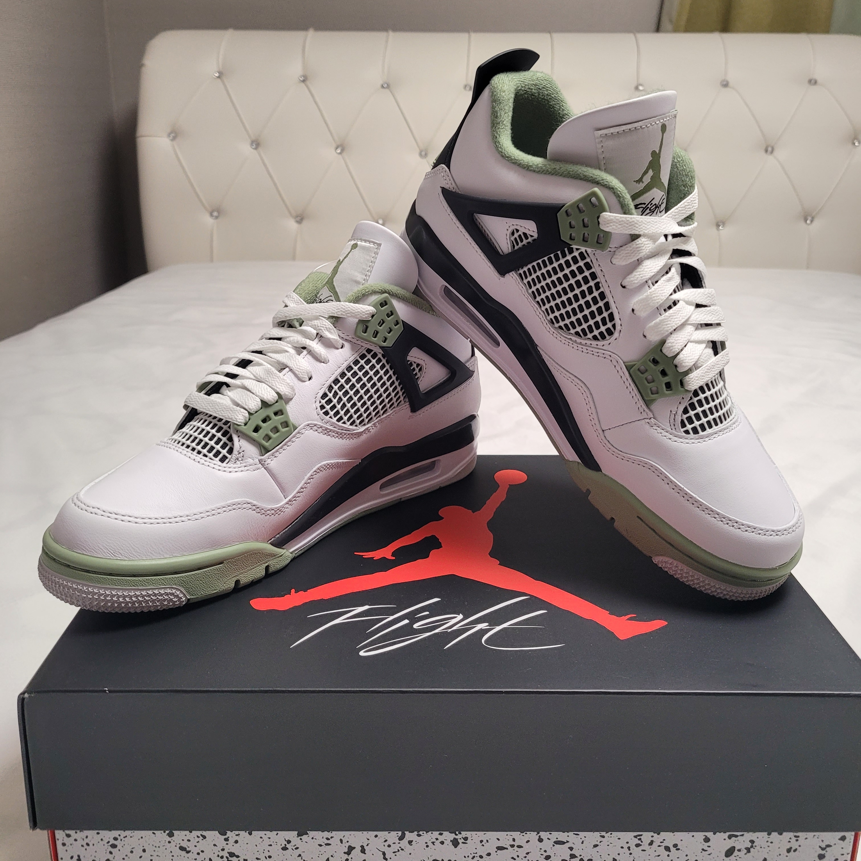 (W) Jordan 4 Retro Oil Green 착용 스타일 - 1