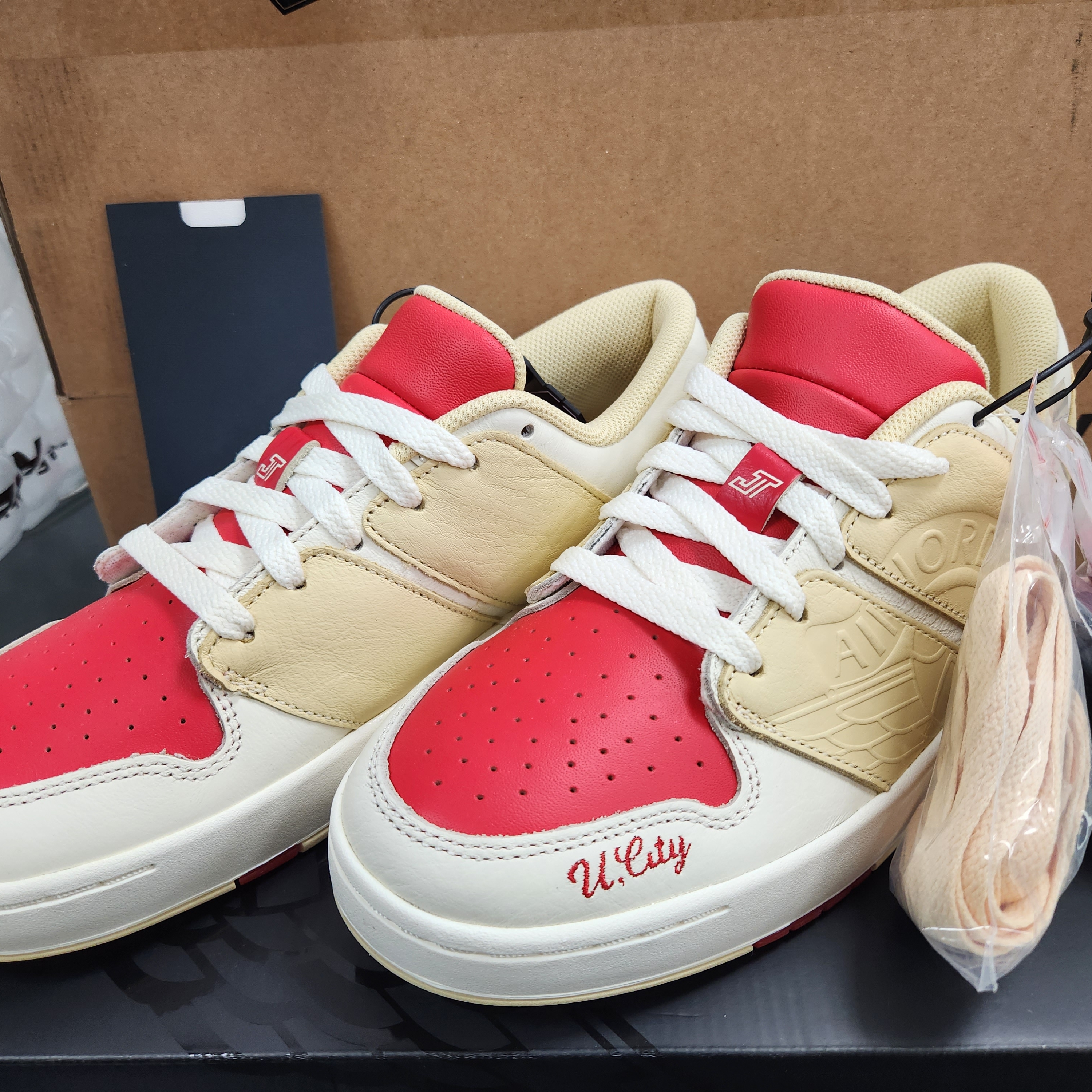Jordan x Jayson Tatum Nu Retro 1 Low Pale Ivory 착용 스타일 - 1