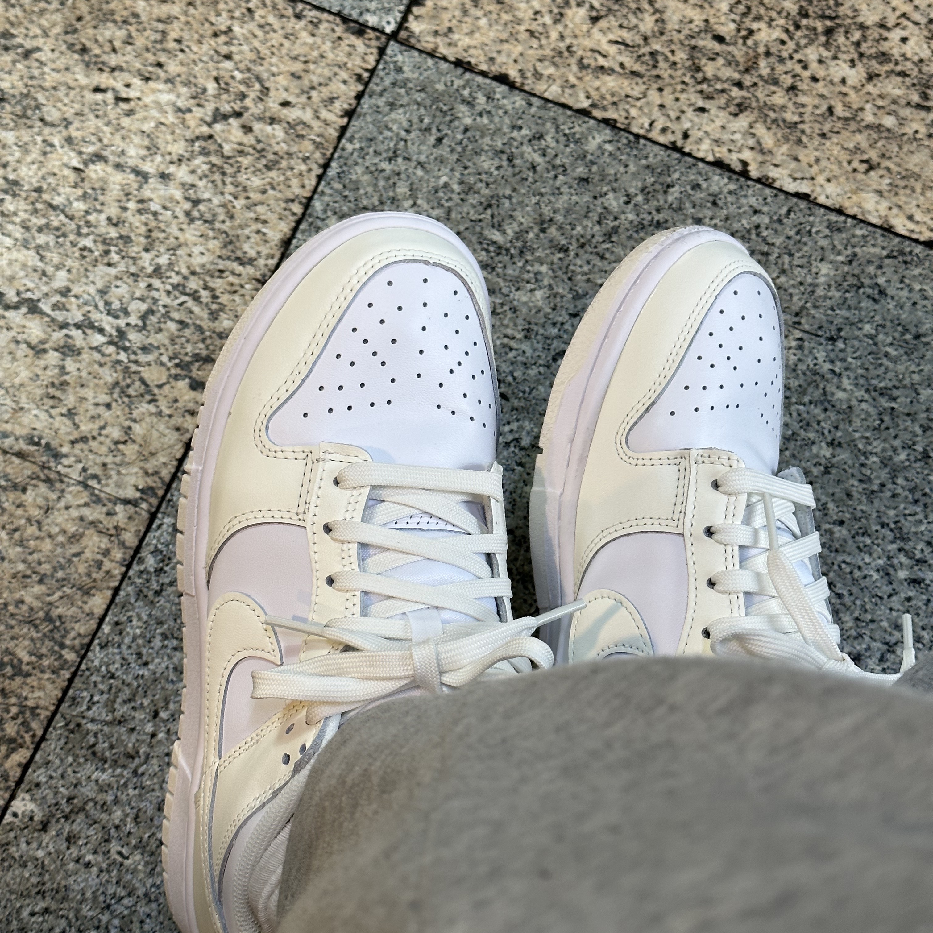 (W) Nike Dunk Low White and Sail 착용 스타일