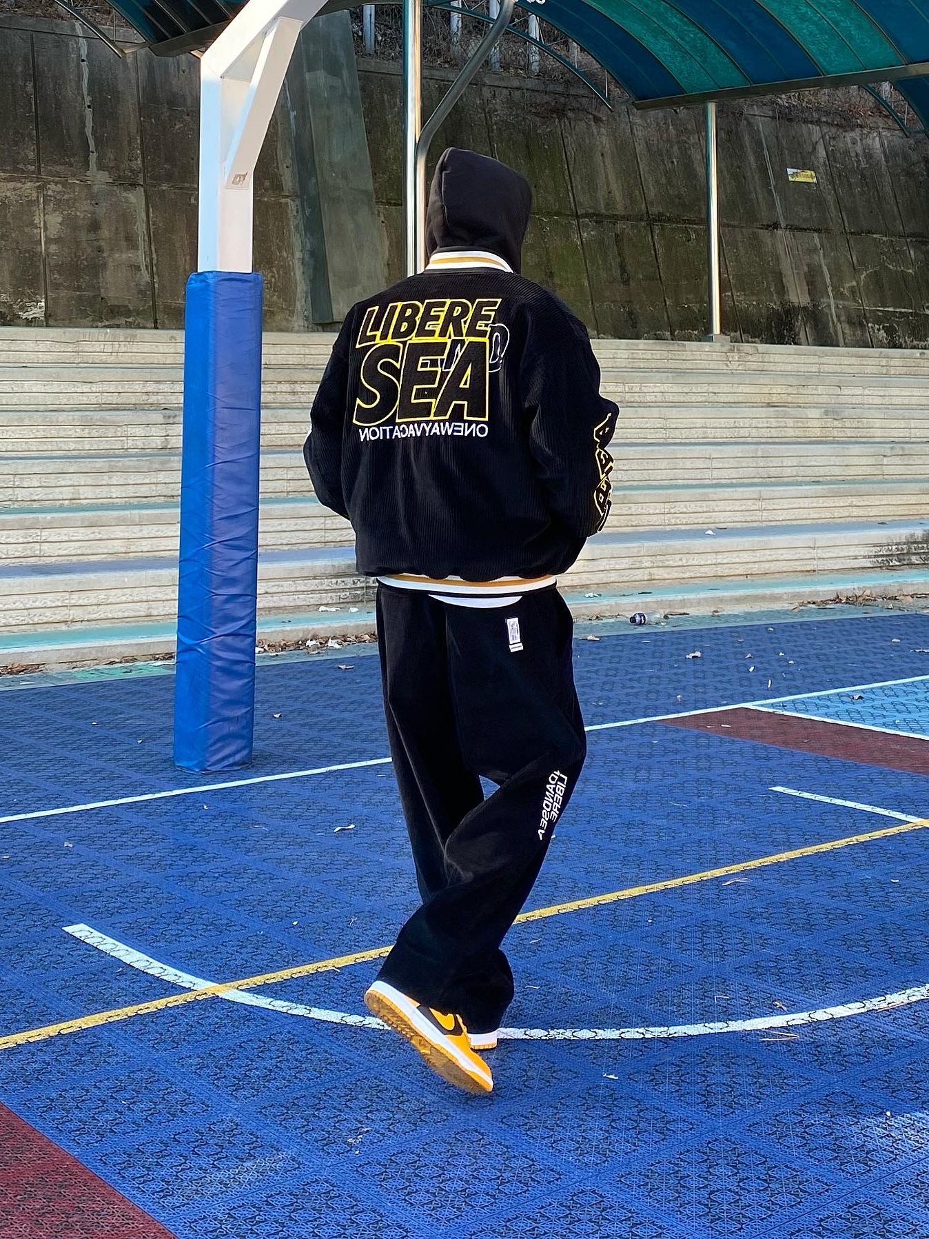 Nike Dunk Low Retro Championship Goldenrod 착용 스타일 - 2