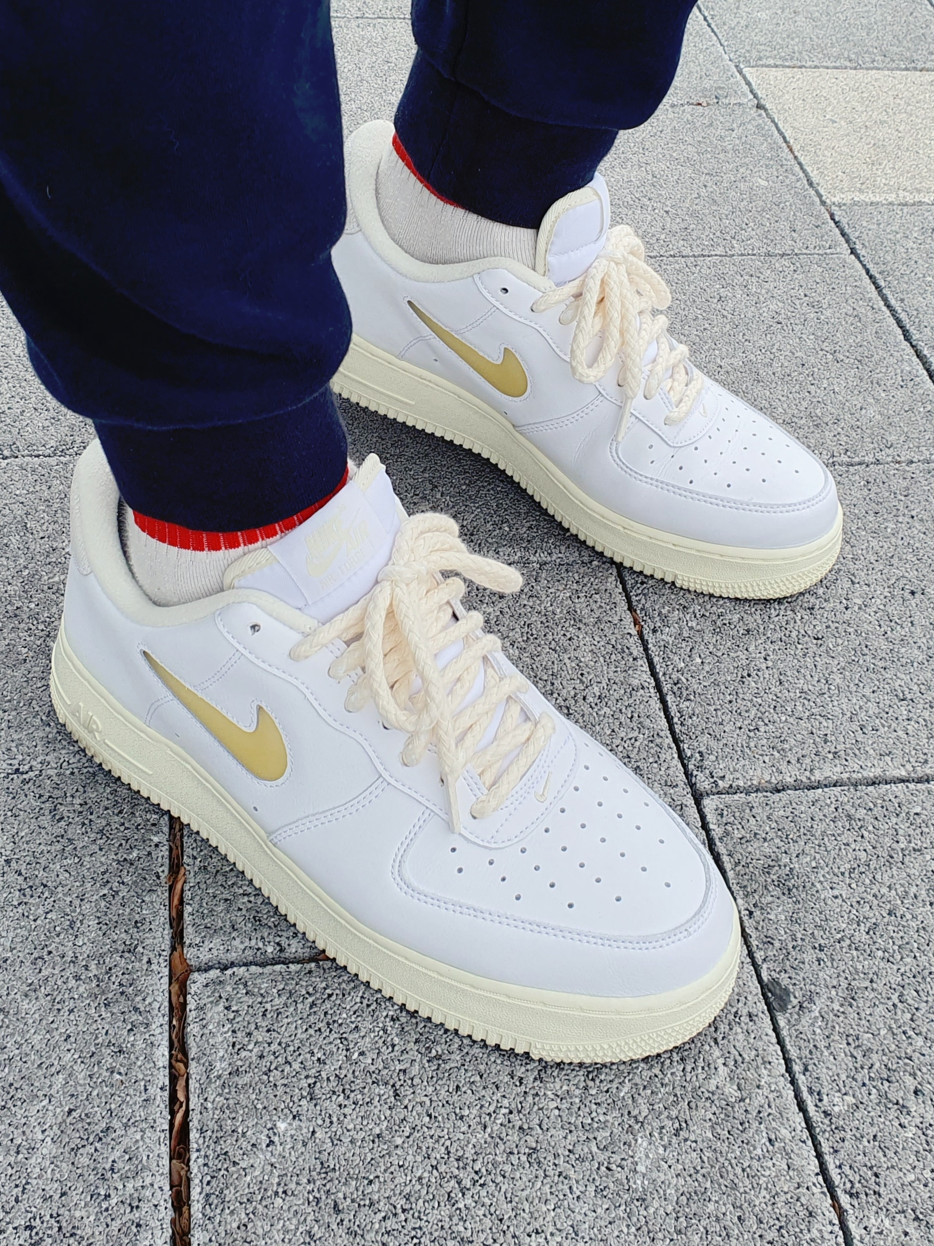 Nike Air Force 1 '07 LX Pale Vanilla 착용 스타일 - 1